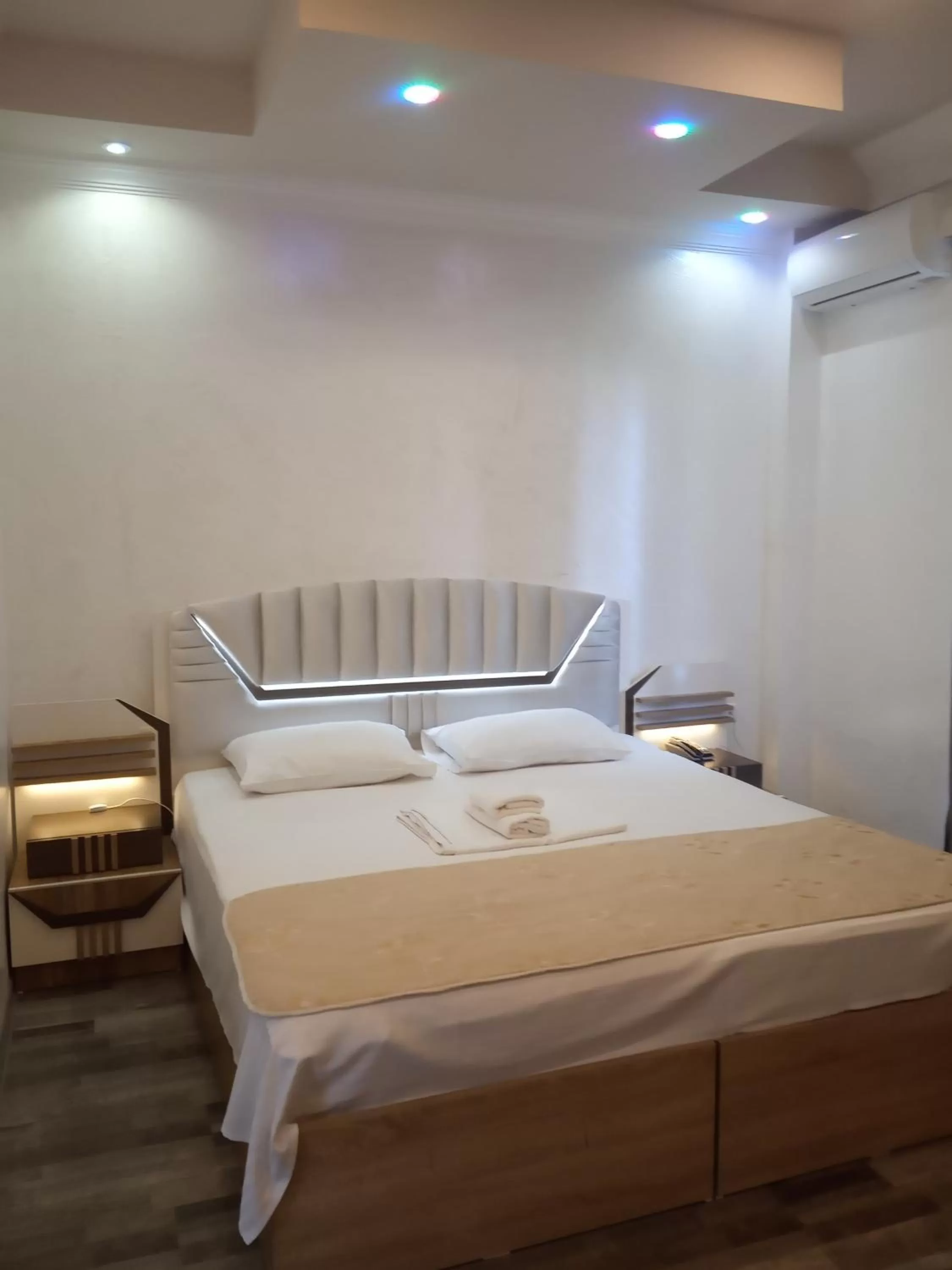 Bed in Hotel Royal Palace