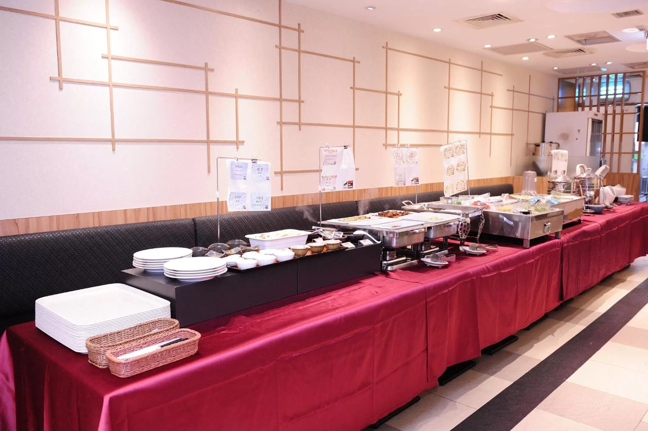 Buffet breakfast in Hotel Sunroute Taipei