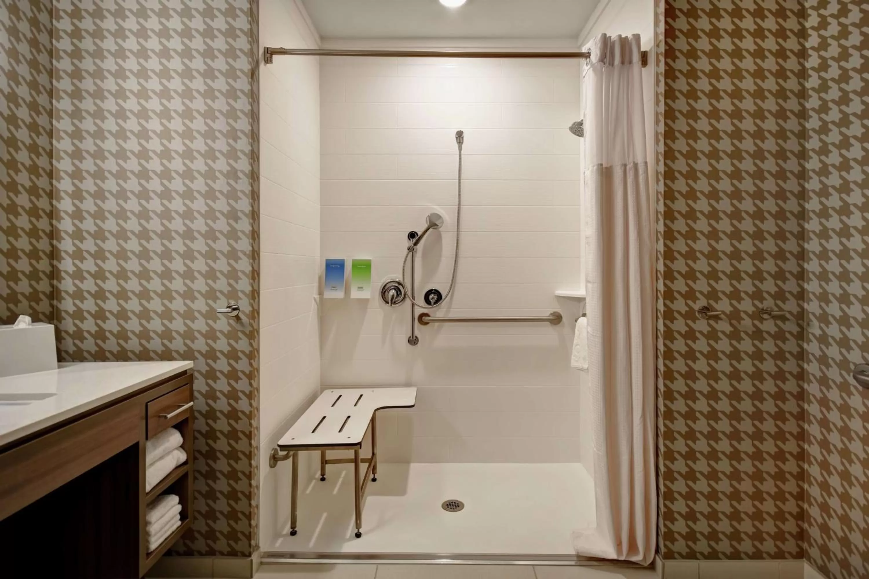 Bathroom in Home2 Suites by Hilton Harvey New Orleans Westbank