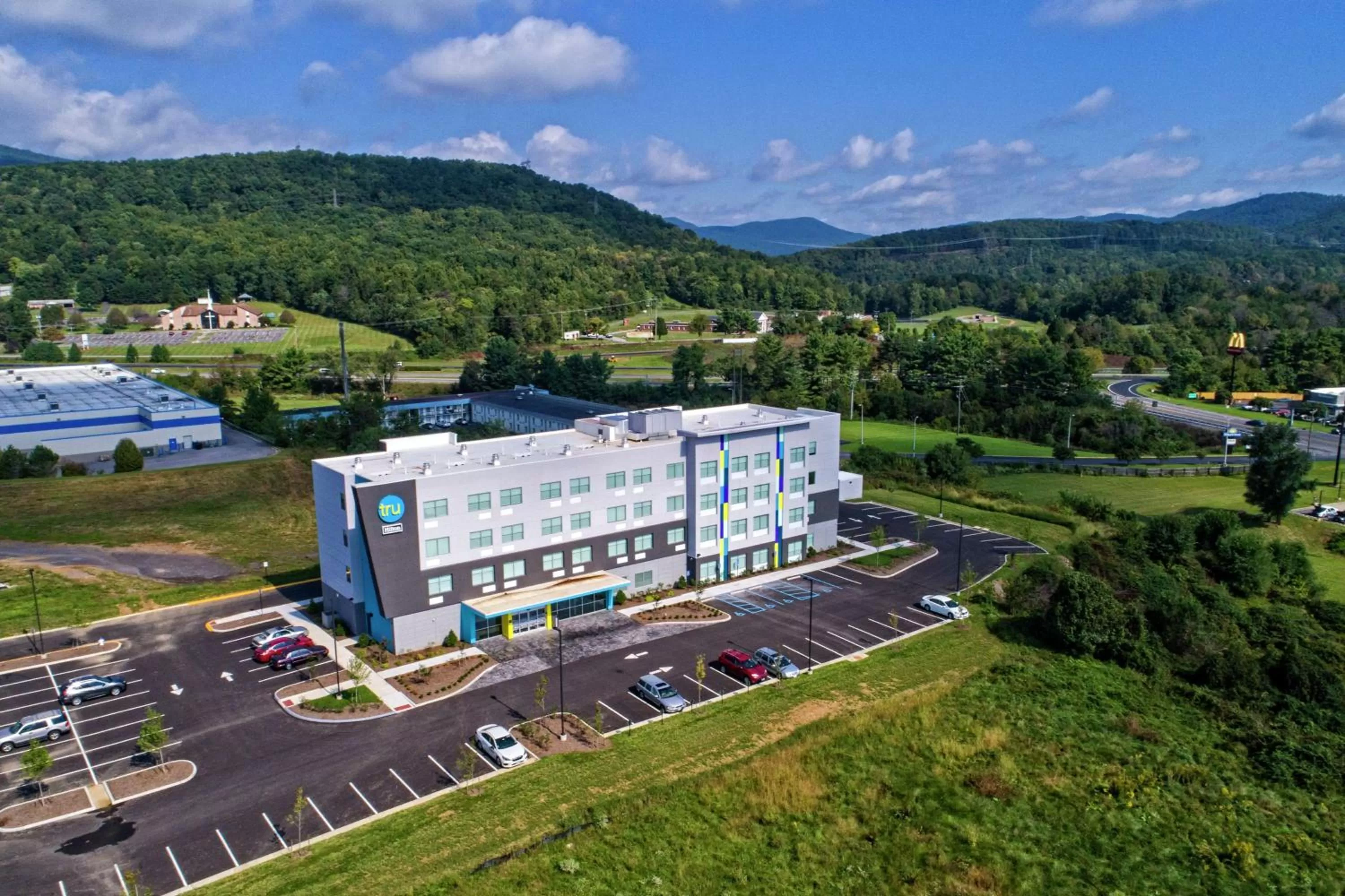 Property building in Tru By Hilton Roanoke Hollins