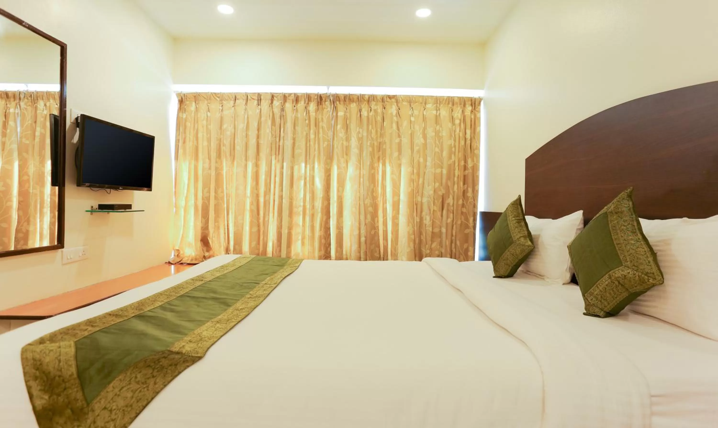 Photo of the whole room, Bed in Itsy Hotels Hill View Ex