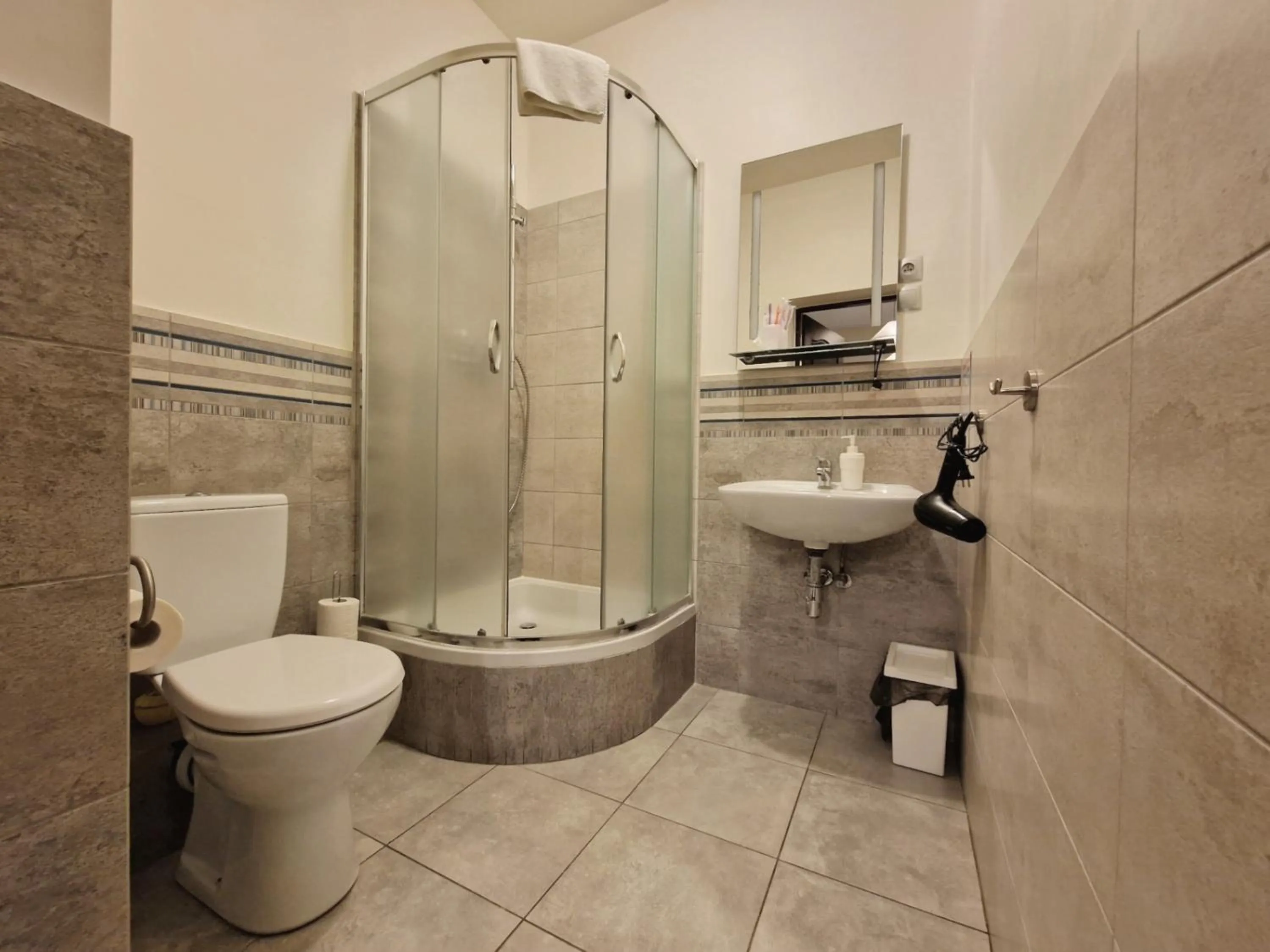 Shower in Hostel Helvetia Rooms Warsaw CITY CENTER and OLD TOWN