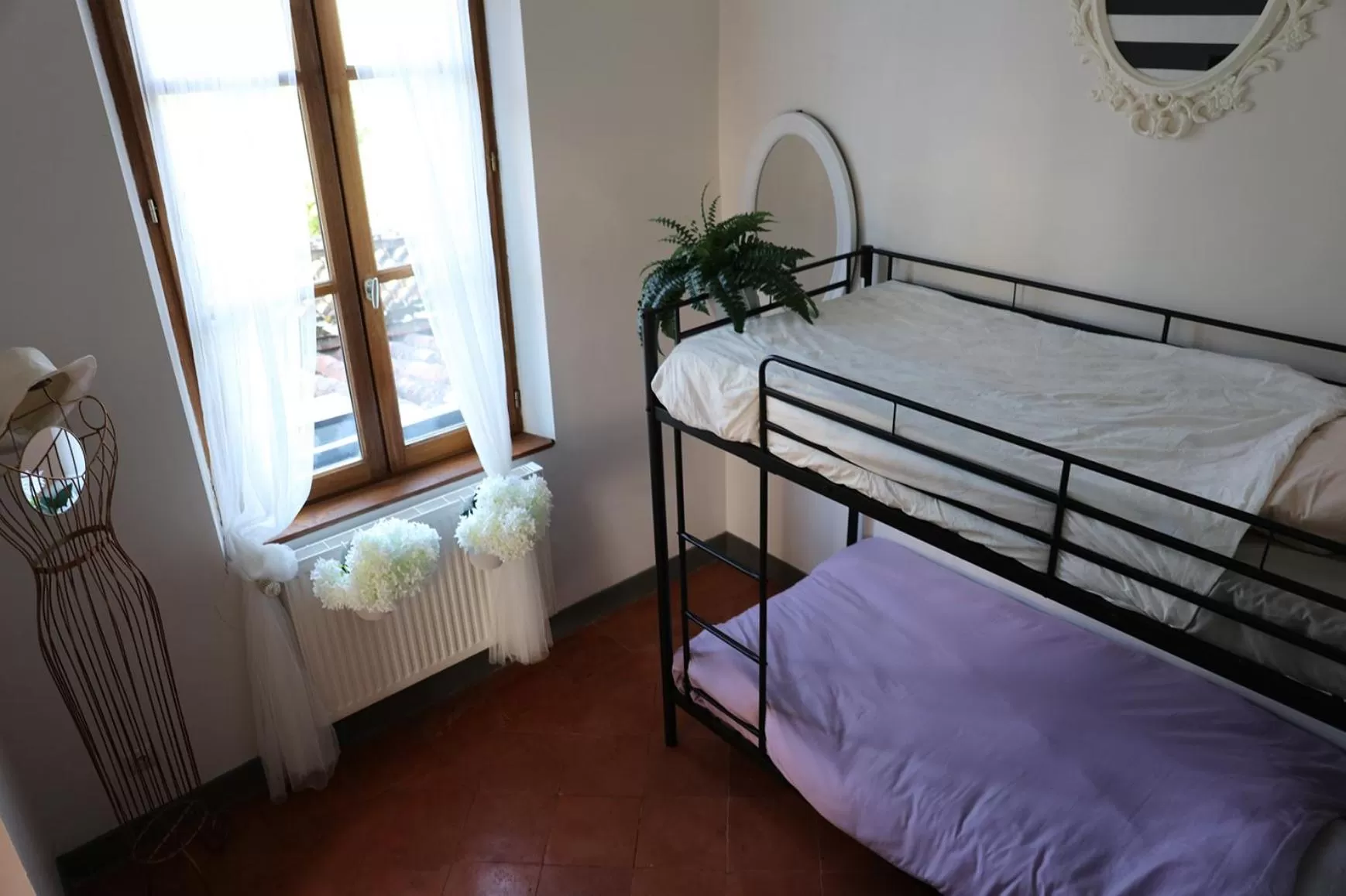 bunk bed, Bed in La Maison du Saula