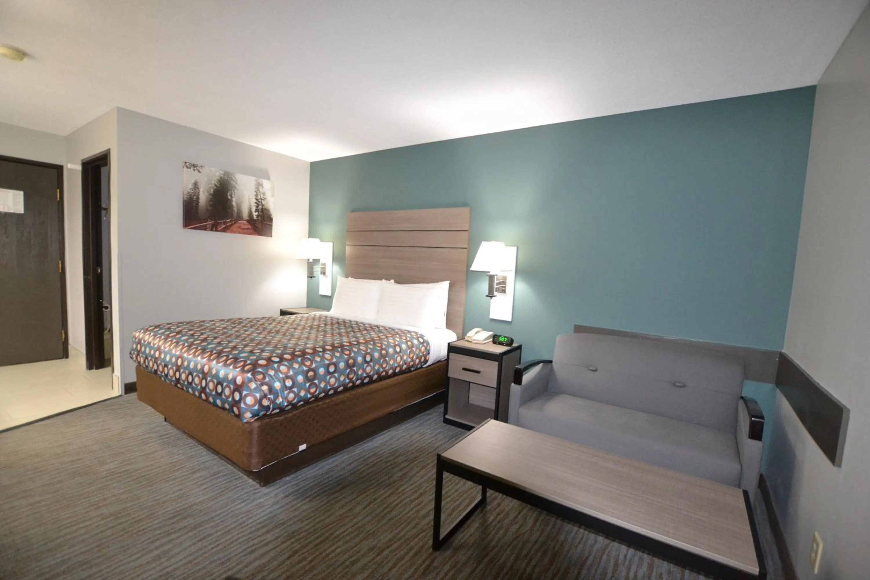 Photo of the whole room, Bed in Countryside Inn & Suites Omaha East-Council Bluffs IA