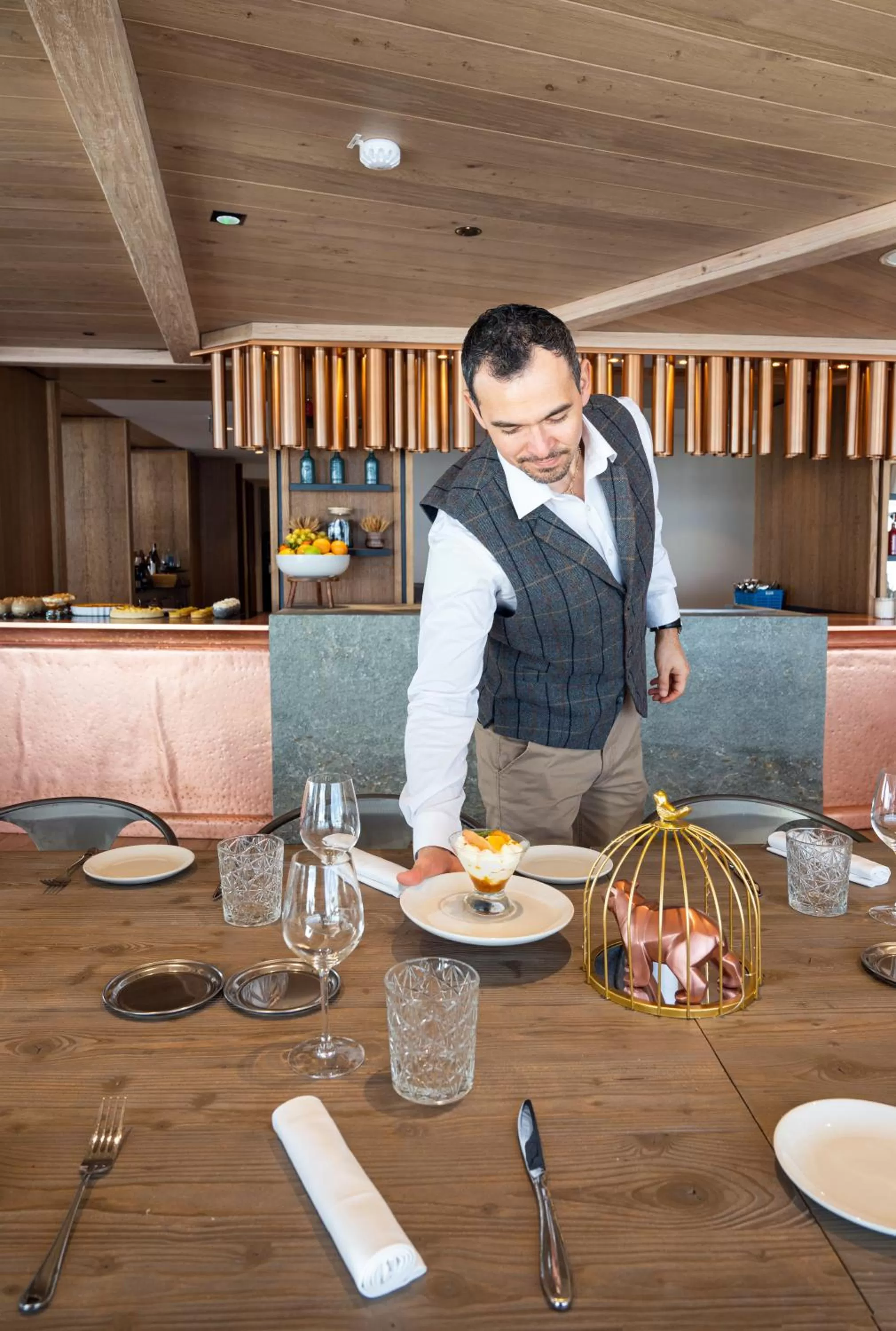 Restaurant/places to eat in Hôtel VoulezVous by Les Etincelles