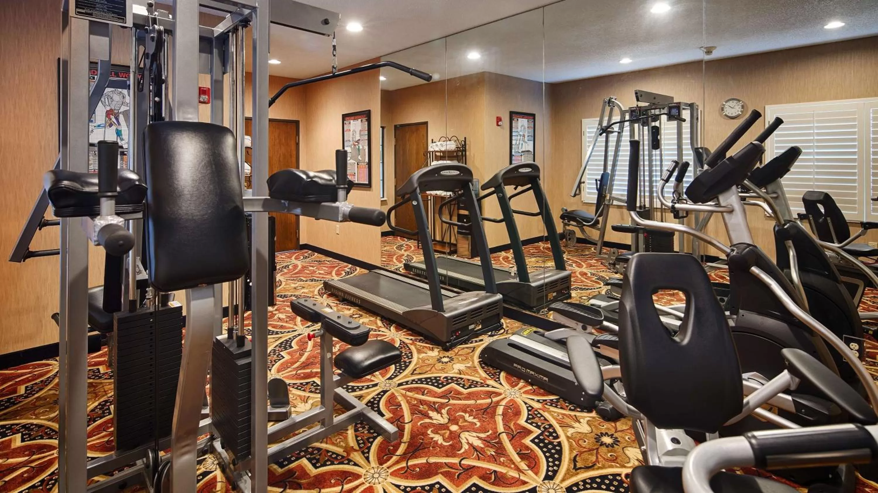 Fitness centre/facilities in Best Western Plus Southpark Inn & Suites