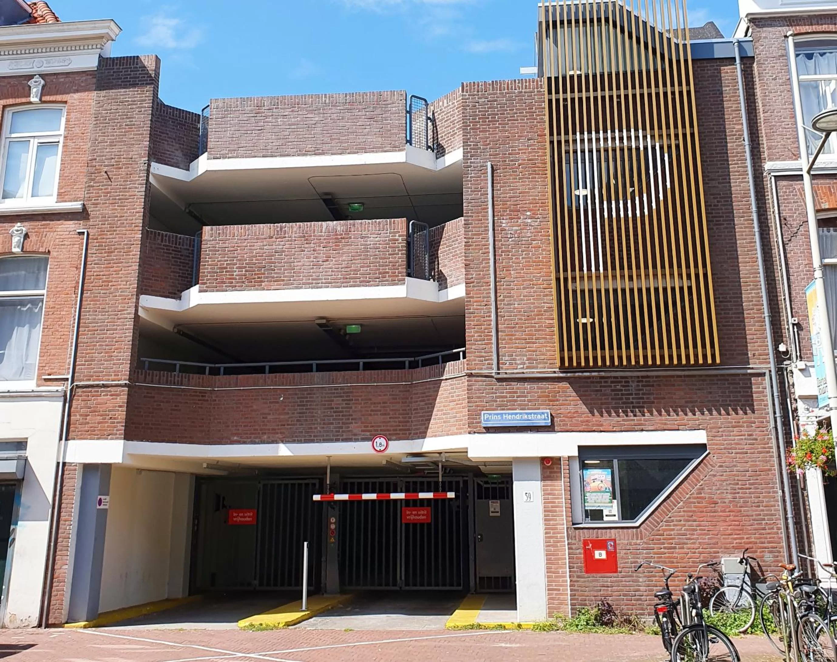 Parking in Hotel Sebel