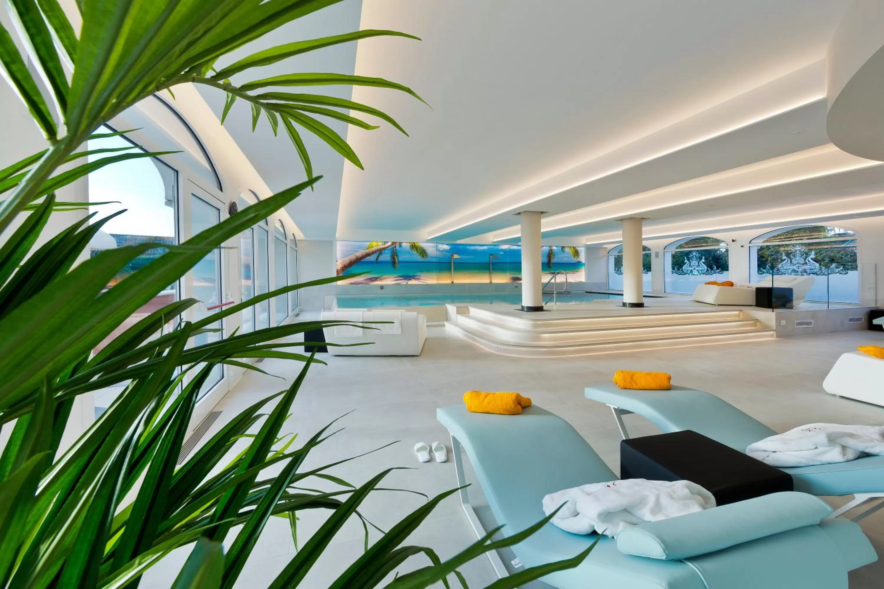 Swimming pool in Vip's Motel Luxury Accommodation & Spa