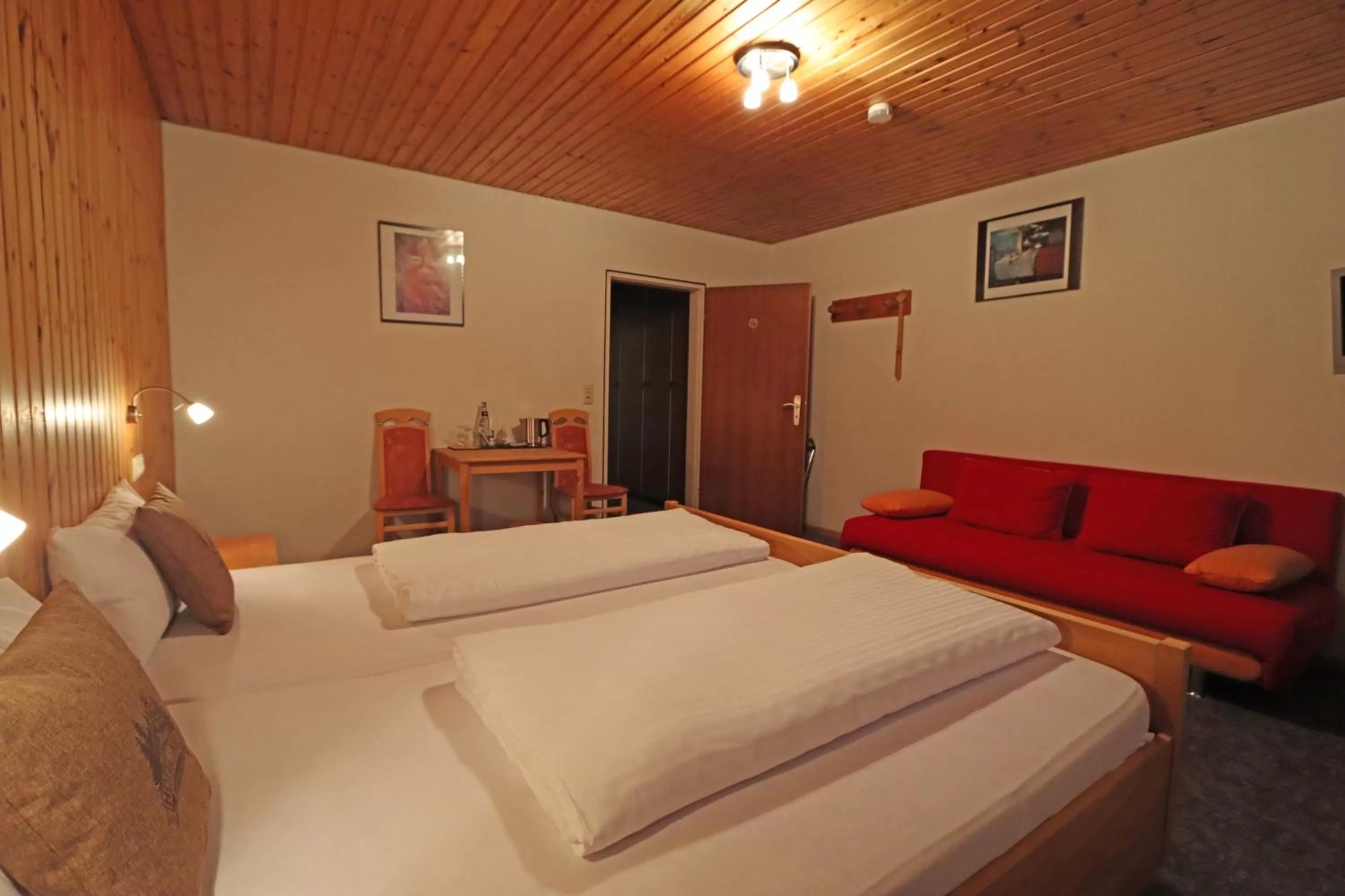 Photo of the whole room in Hotel Kreuz Höhengasthof