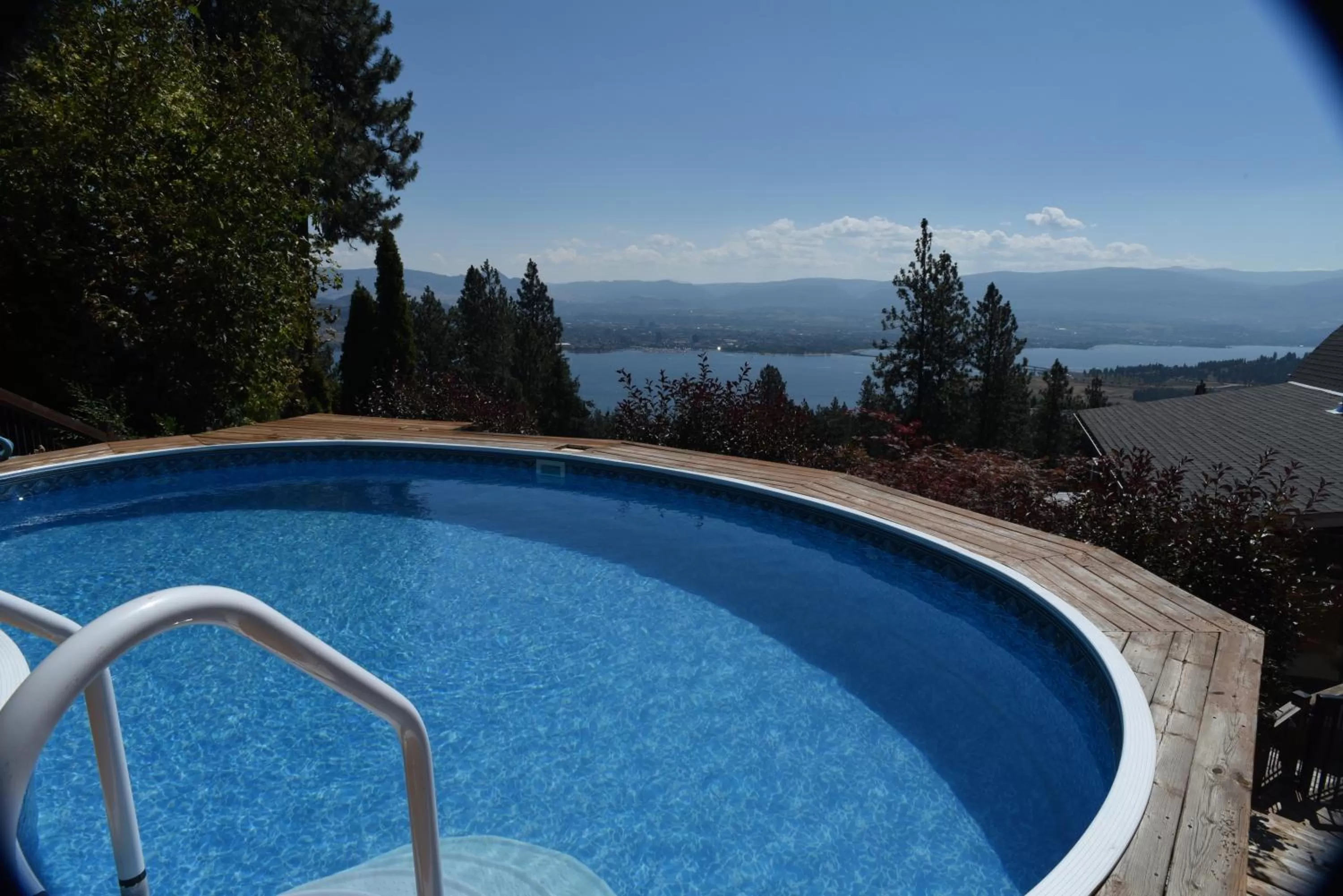 Pool view in Les Chambres Roses
