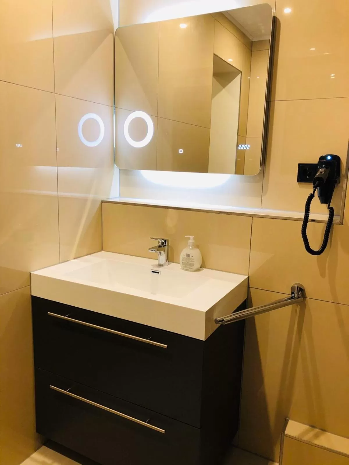 Bathroom in Elbgalerie Hotel