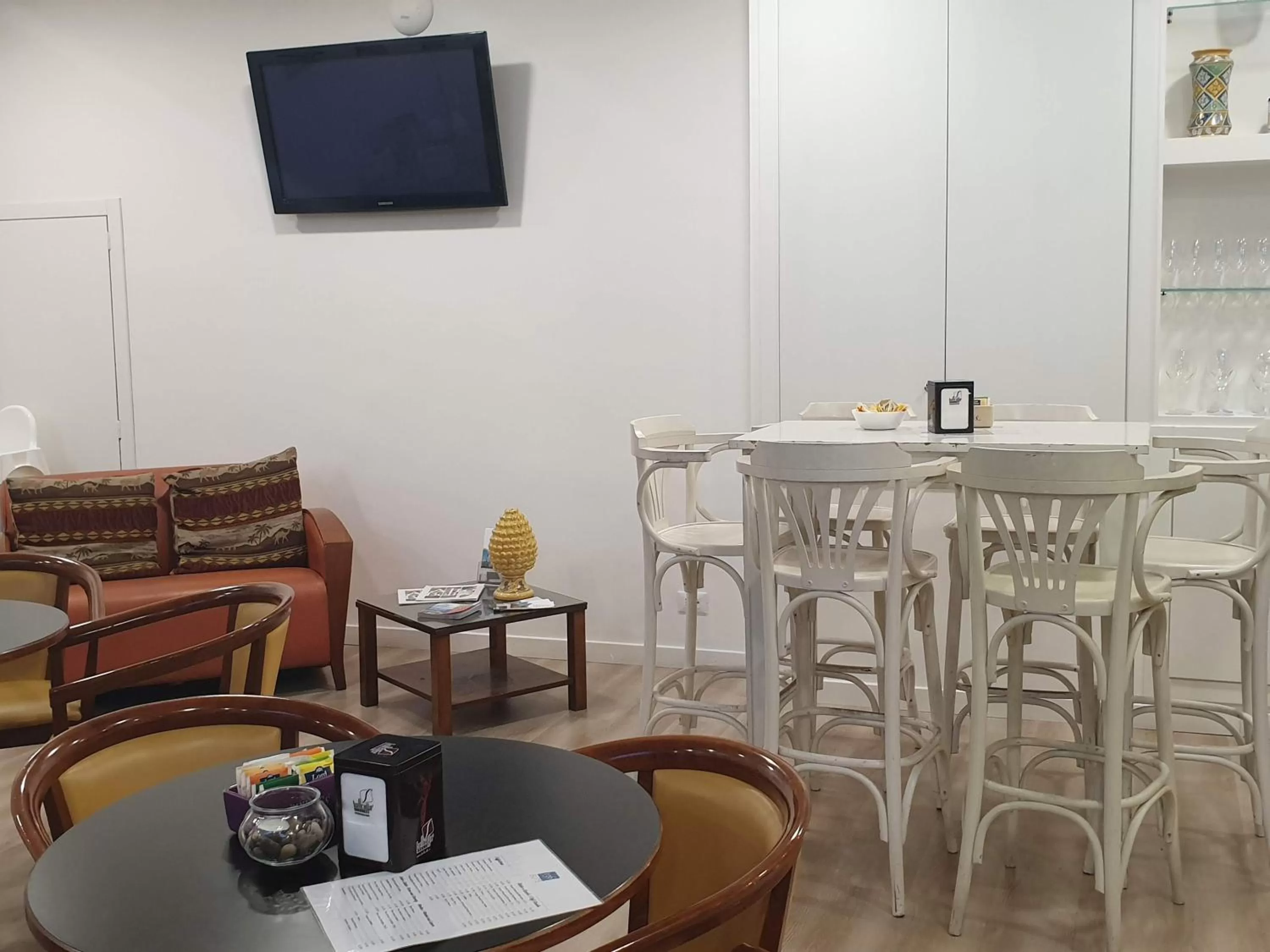 Communal lounge/ TV room in Hotel Elite Palermo Centro