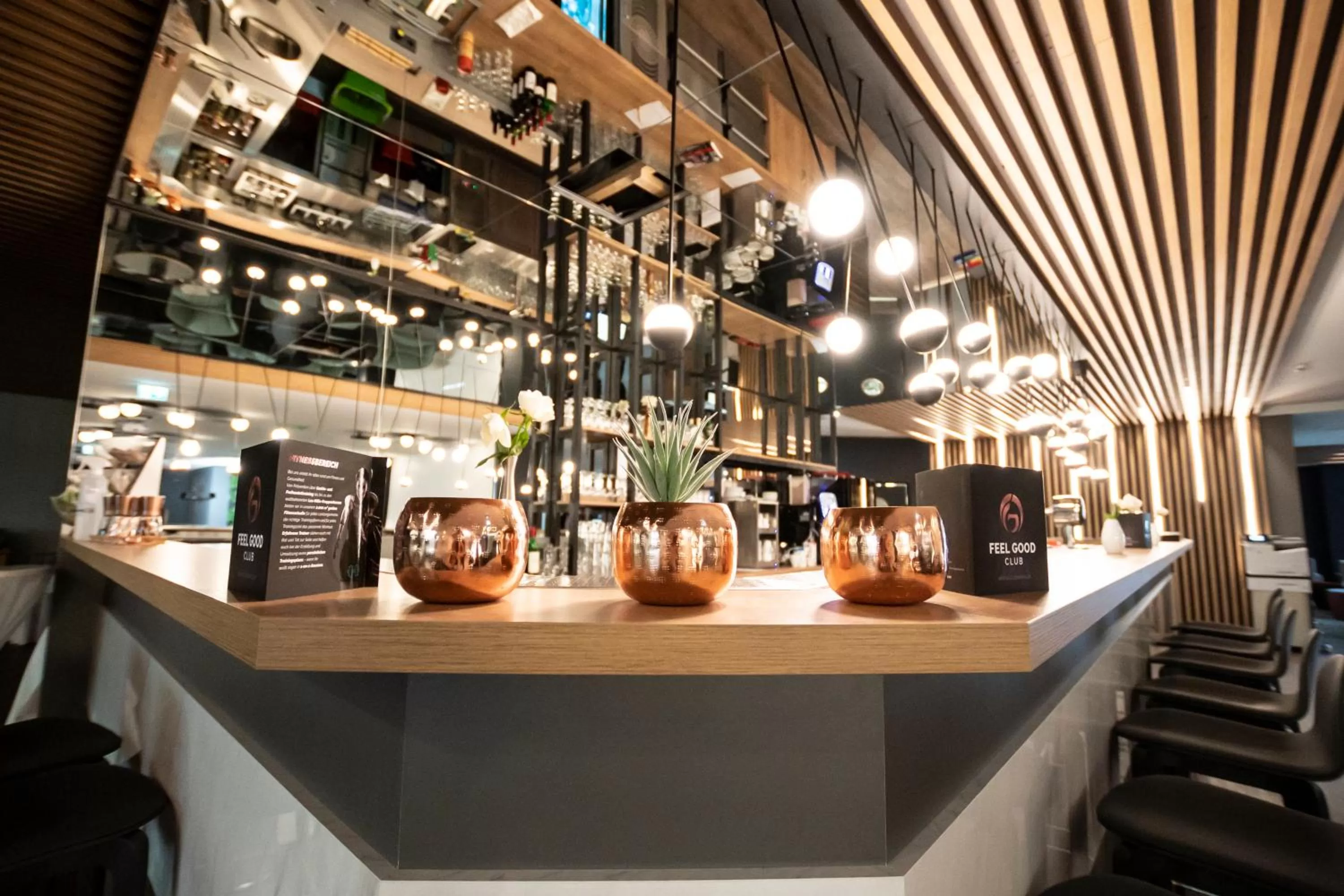 Restaurant/places to eat in Feel Good Hotel