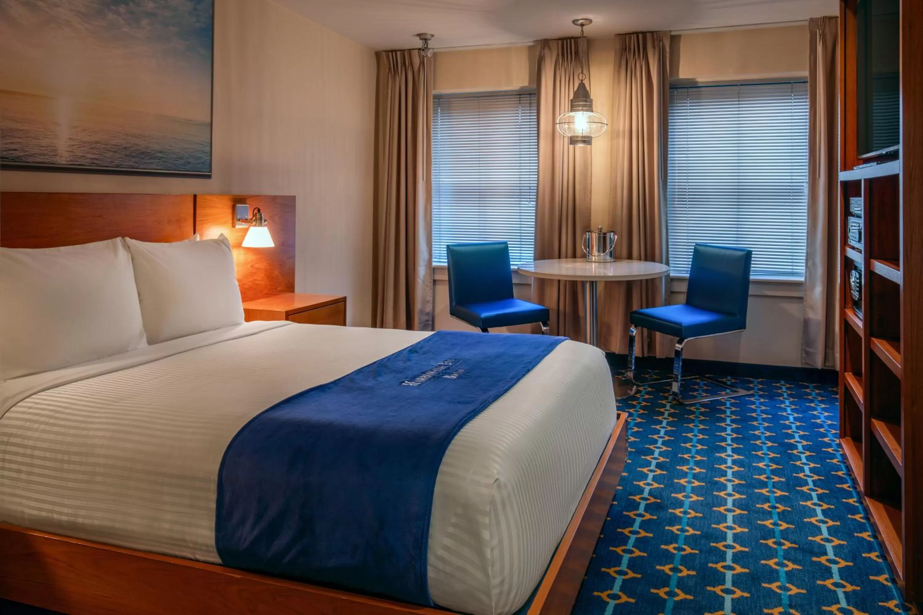 Bed in Harborside Inn