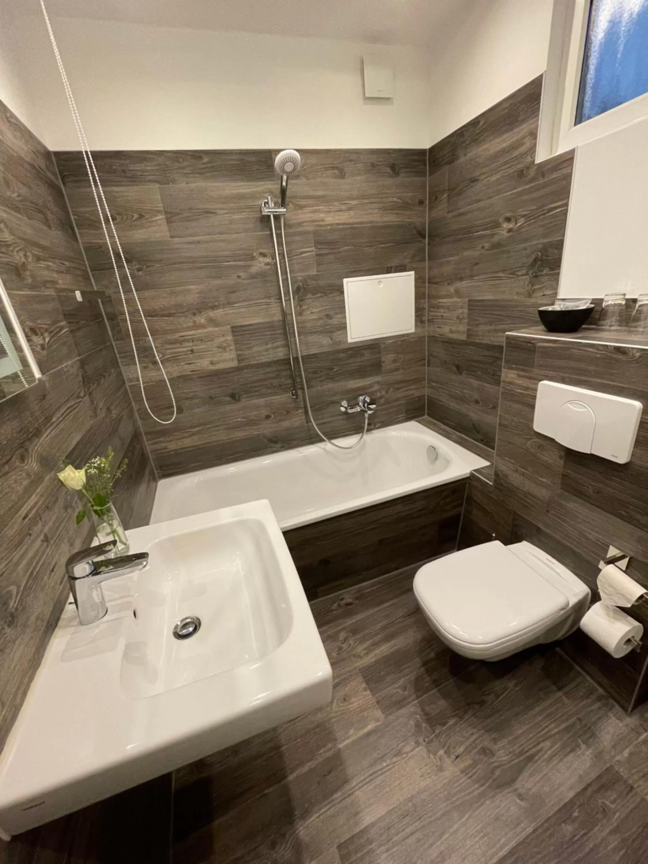 Bathroom in "Zur Altstadt - Am Fuße der Osterburg" Gaststätte, Pension, FEWO