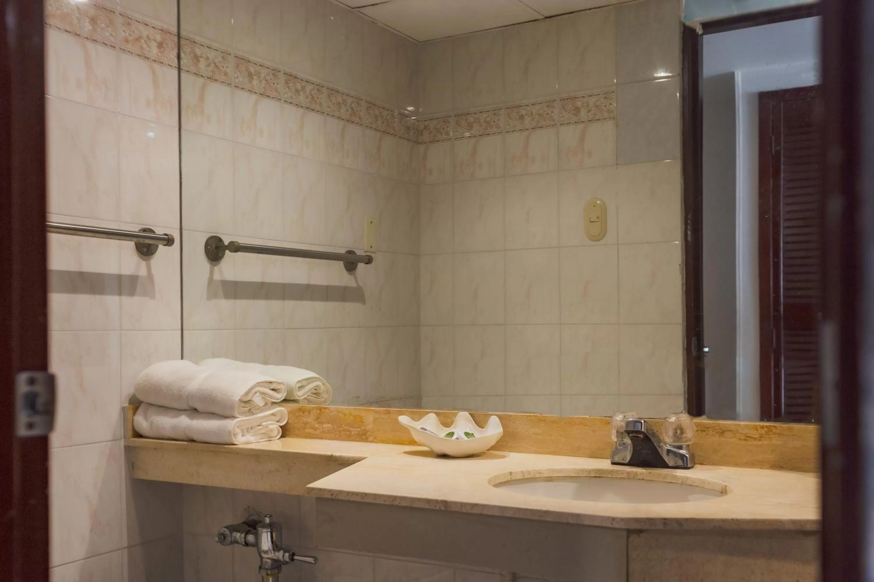 Bathroom in Hotel Faranda Express Puerta Del Sol Barranquilla, A Member of Radisson Individuals