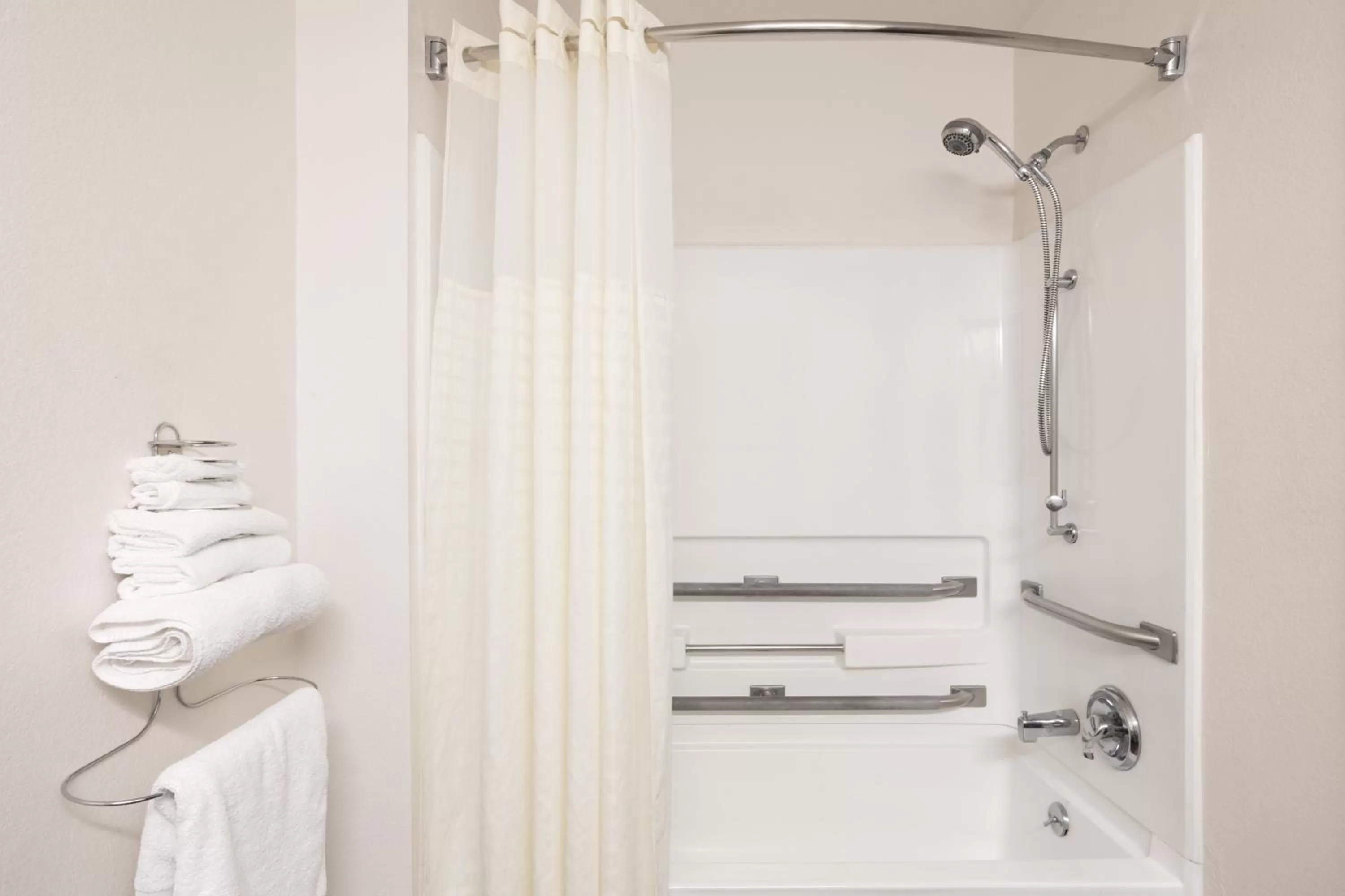 Bathroom in Super-8-Gainesville-I-75-Hospital-University-Area