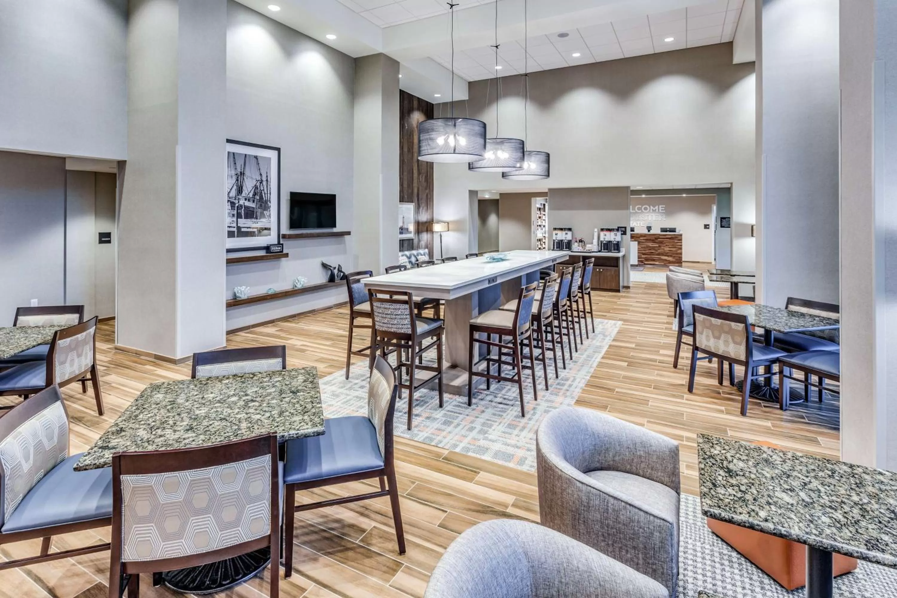 Lobby or reception in Hampton Inn & Suites Kittery-Portsmouth