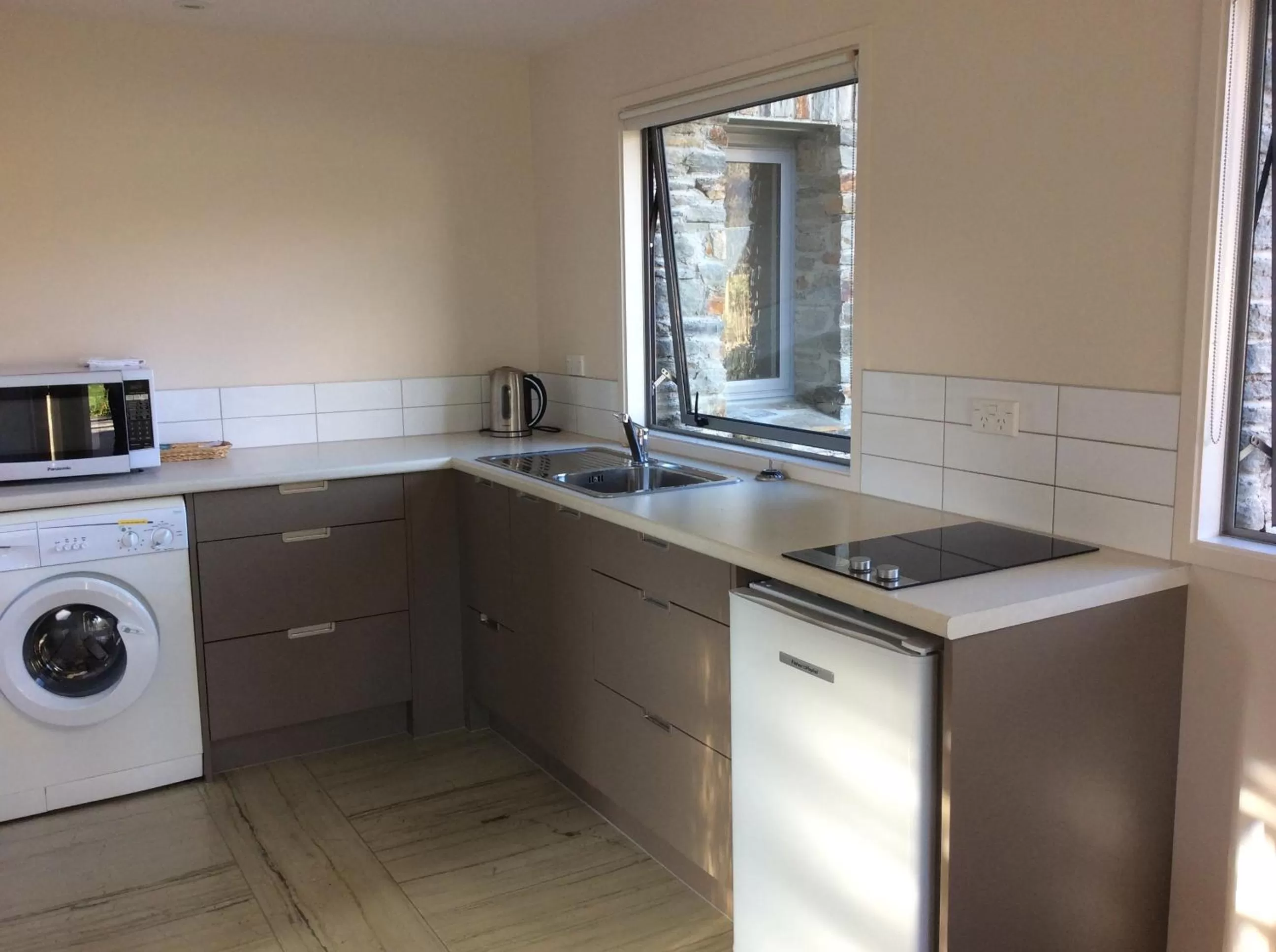 Kitchen or kitchenette in Golfcourse Road Chalets and Lodge