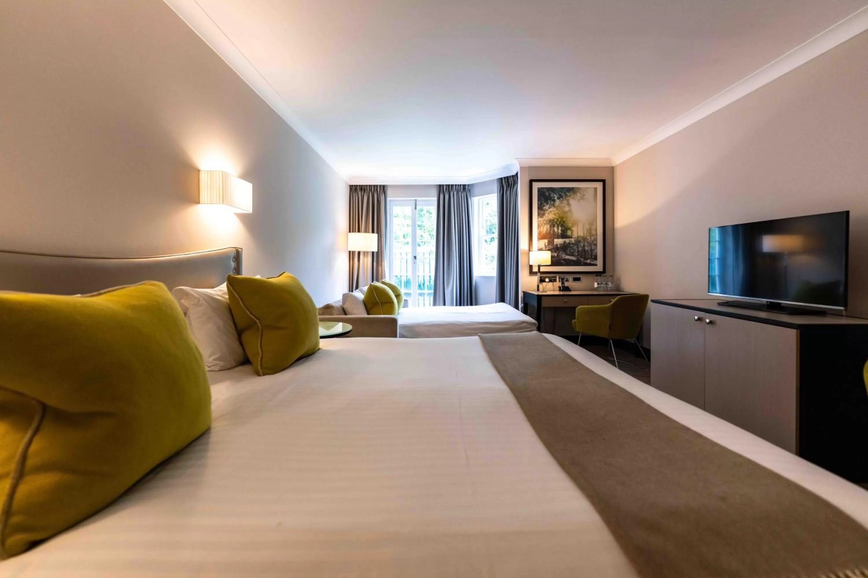 Family, Bed in Royal Berkshire