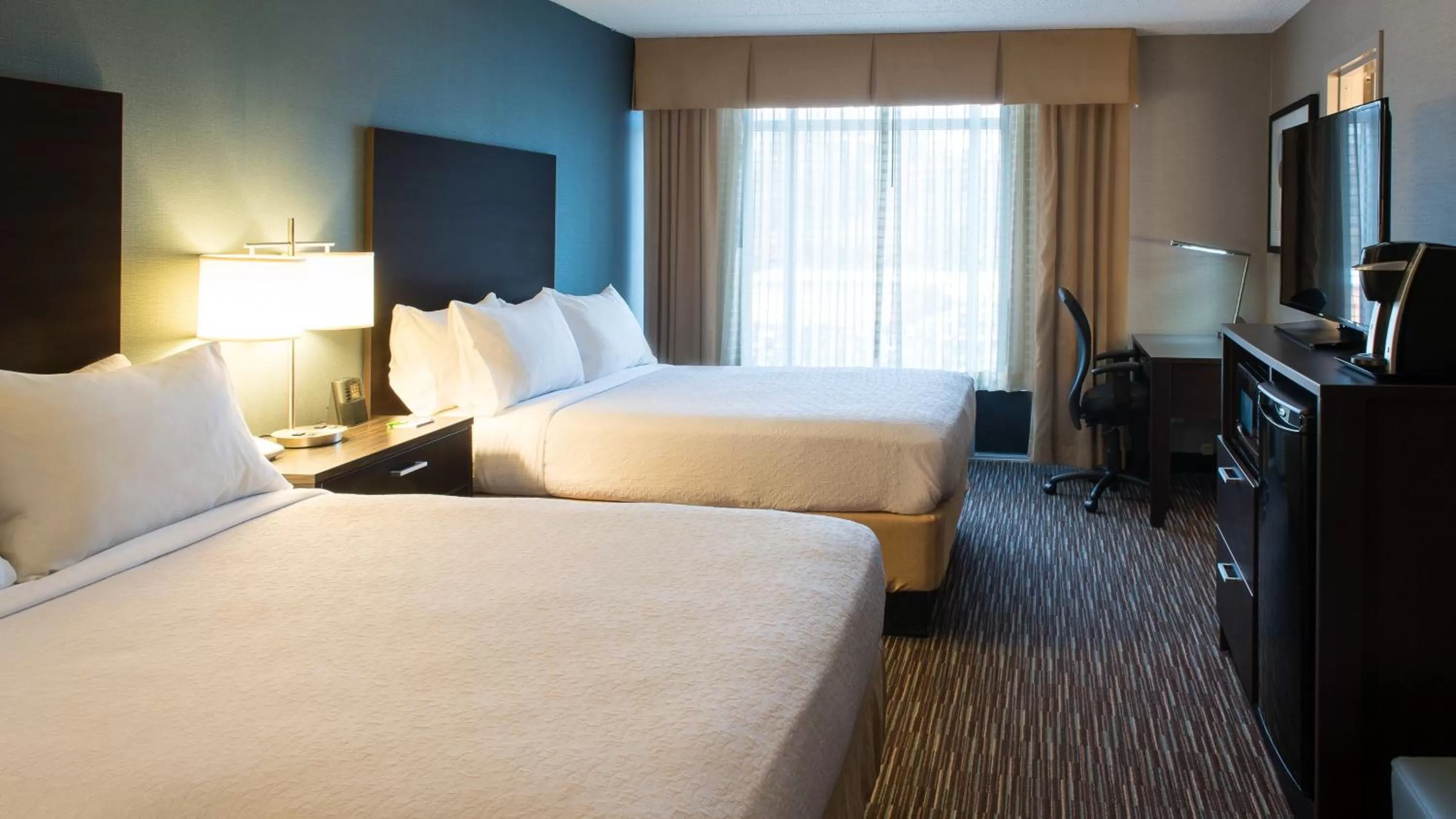 Photo of the whole room, Bed in Holiday Inn St. Paul Downtown by IHG