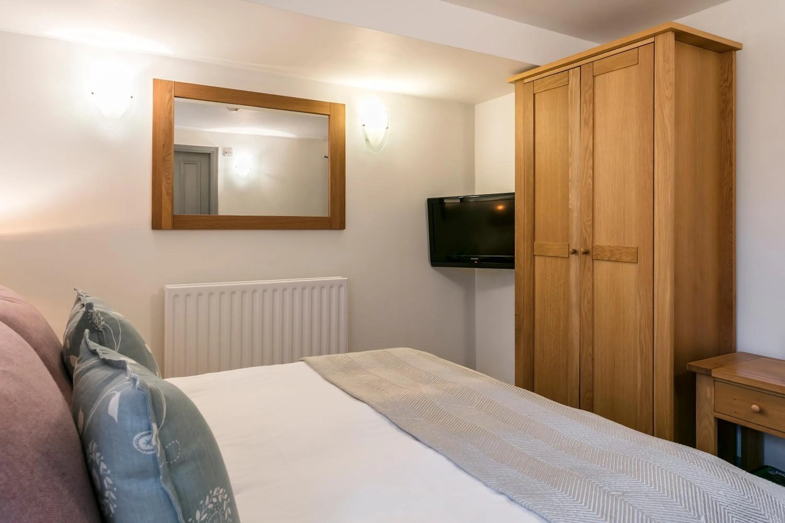 Bedroom, Bed in The Gamekeeper's Inn