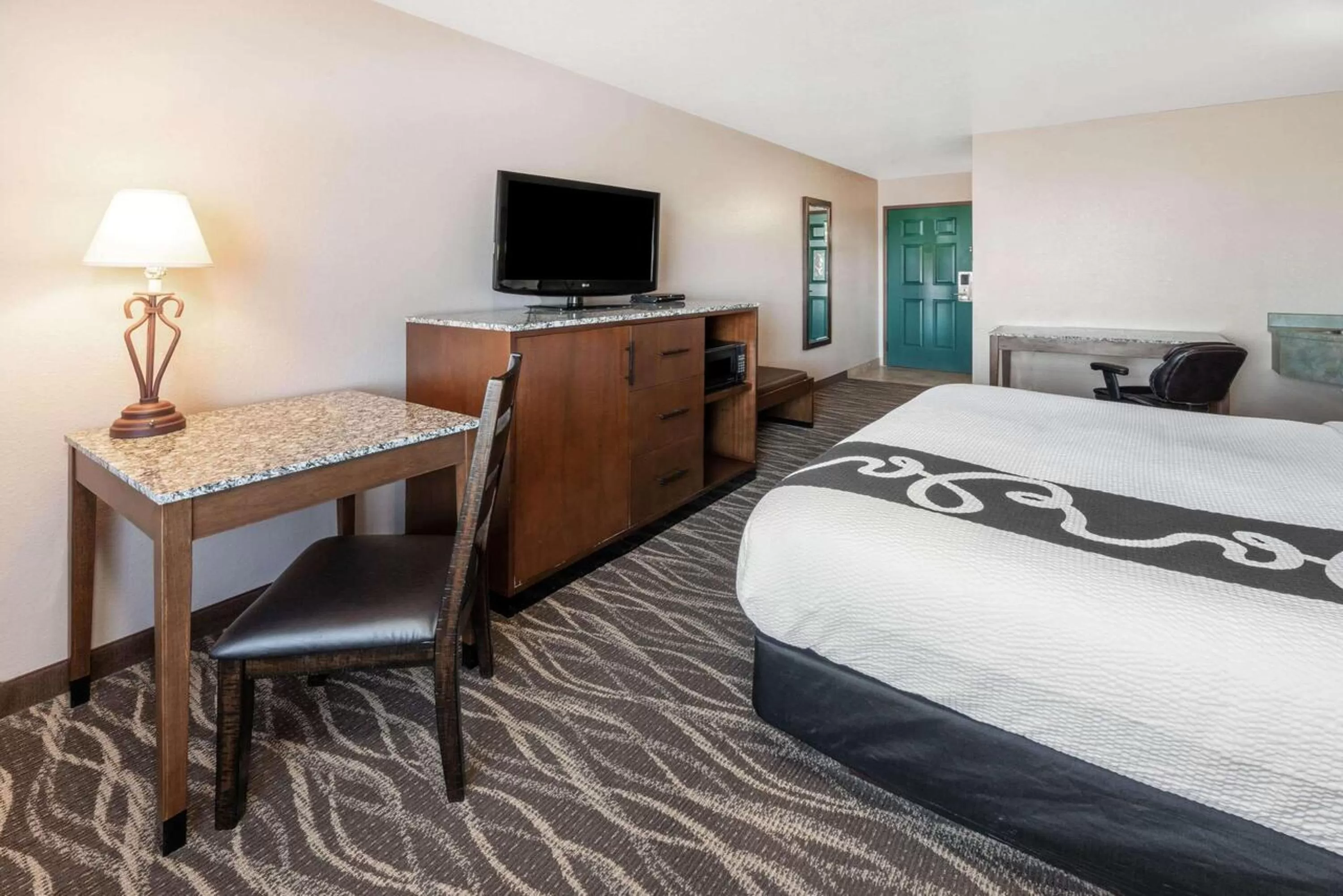 Photo of the whole room, Bed in La Quinta by Wyndham Belgrade - Bozeman Airport