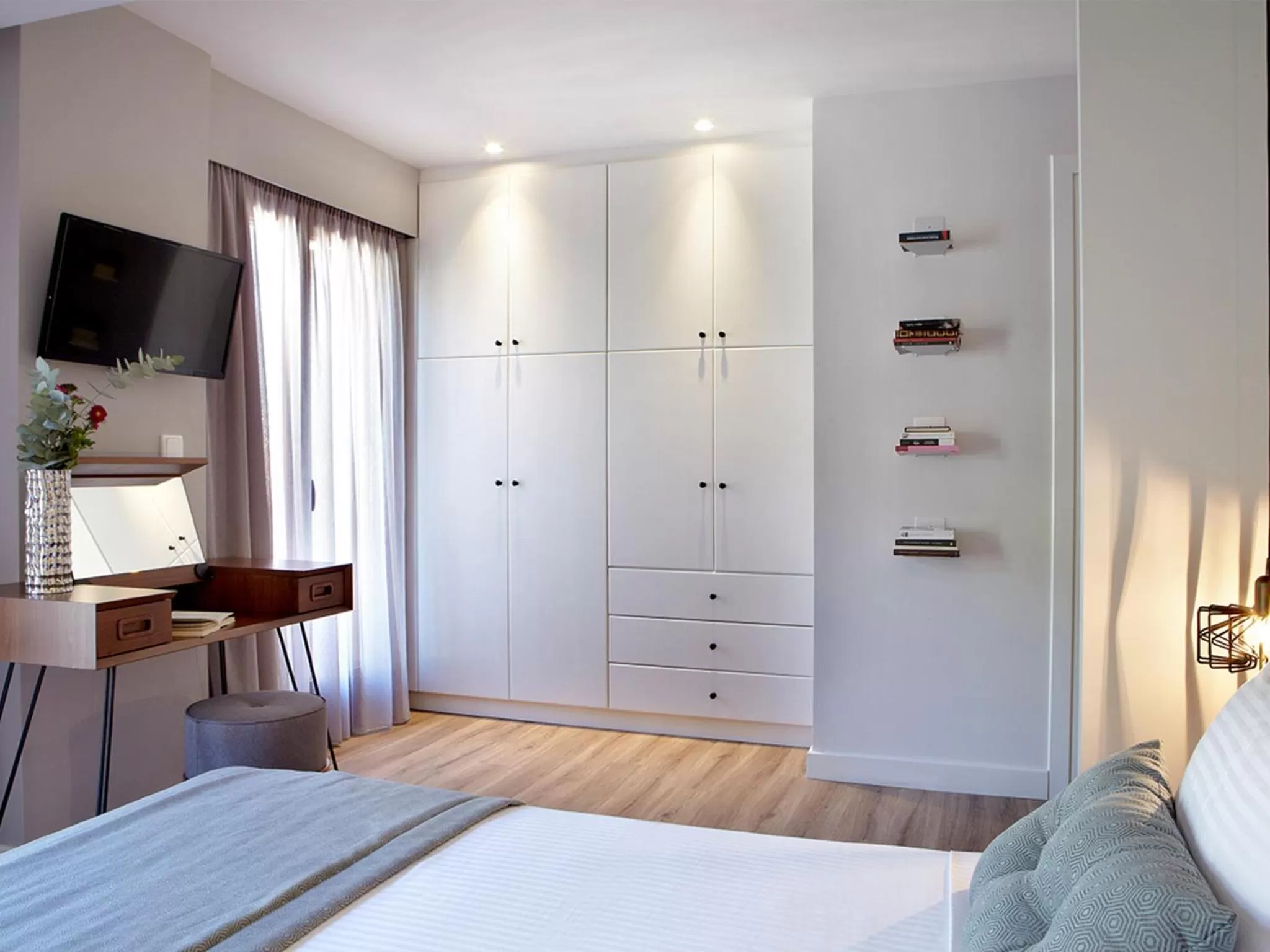 Library, Bed in Apollon Library Suites