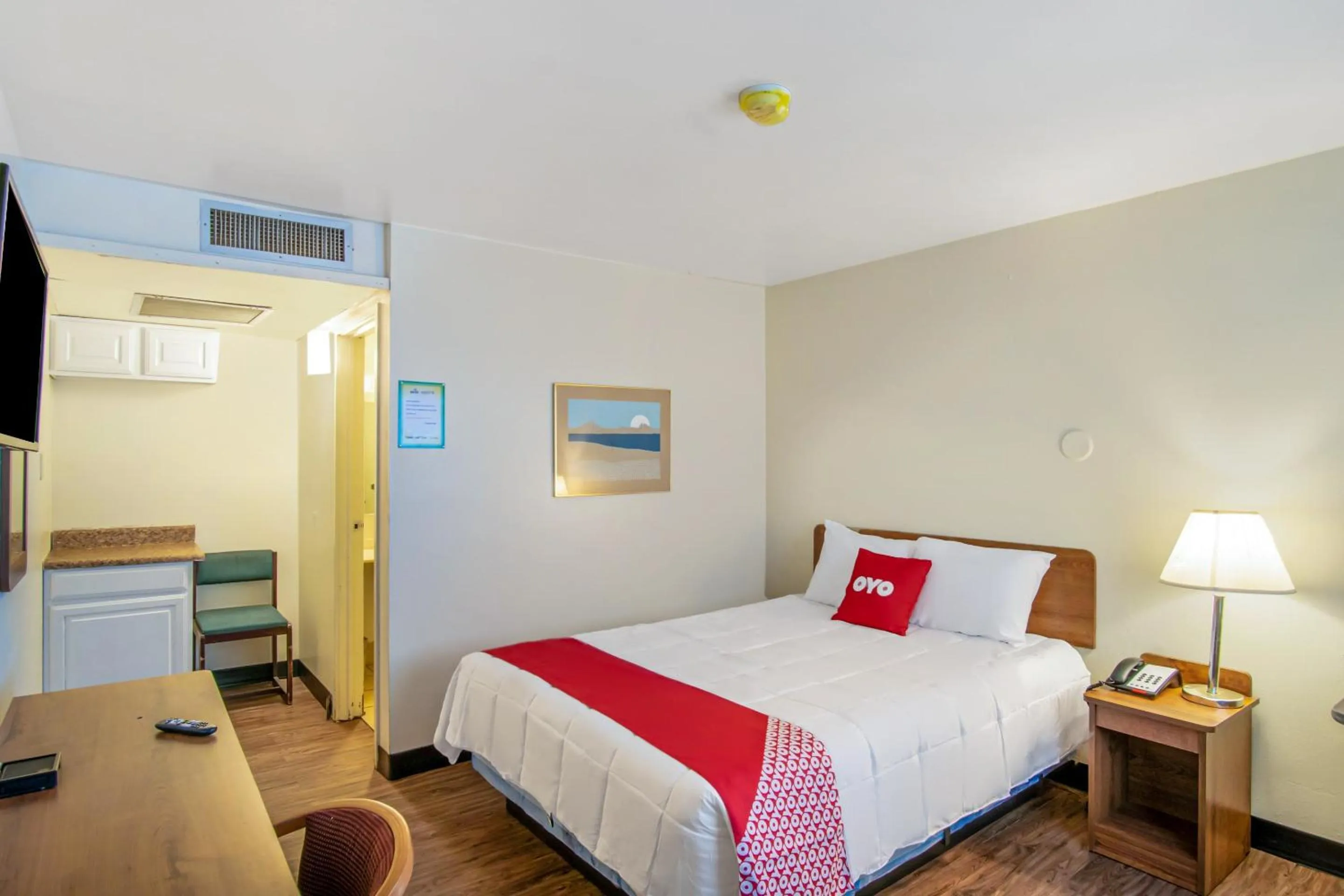 Bedroom, Bed in OYO Hotel Oklahoma City Northeast