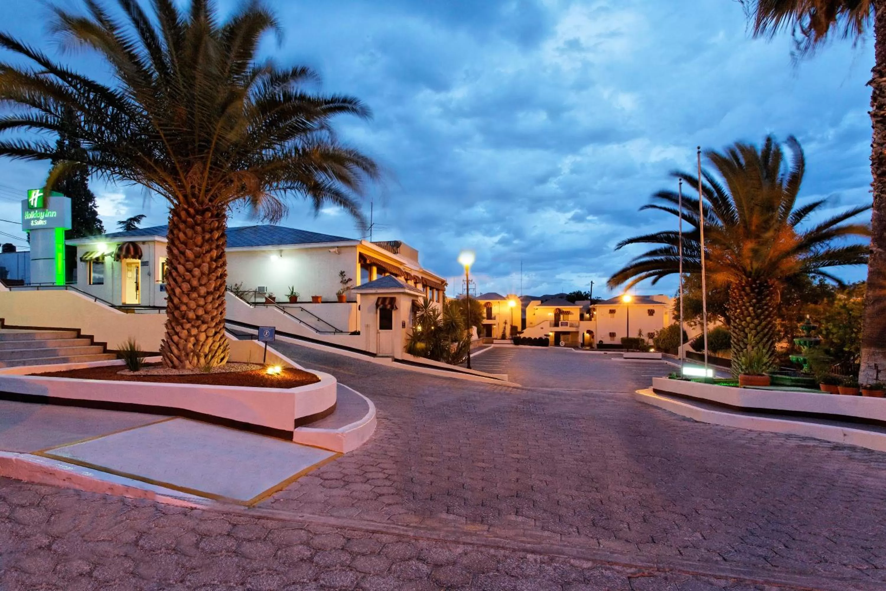 Property building in Holiday Inn & Suites Chihuahua Expo by IHG