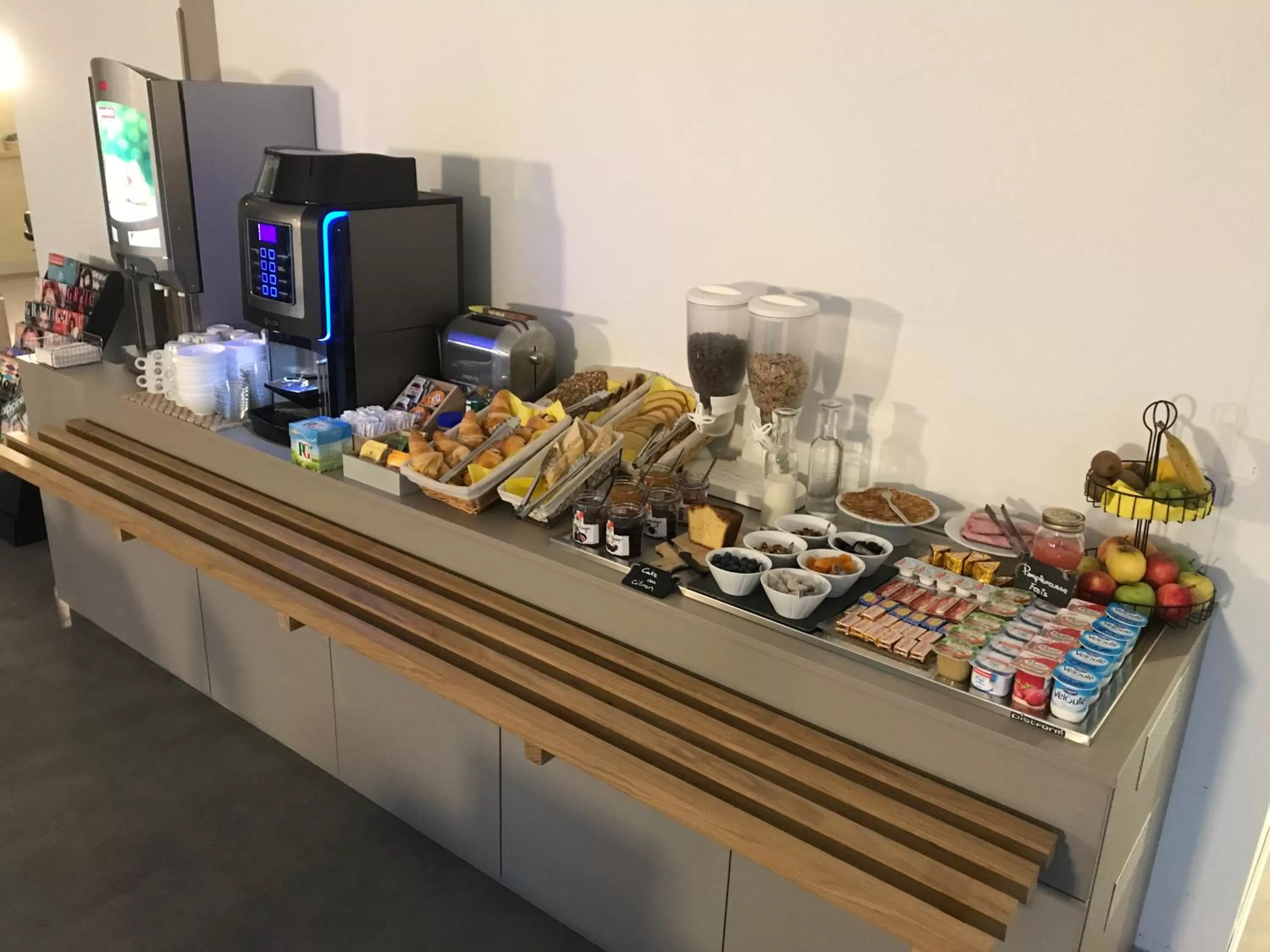 Buffet breakfast in HALT HOTEL - Choisissez l'Hôtellerie Indépendante