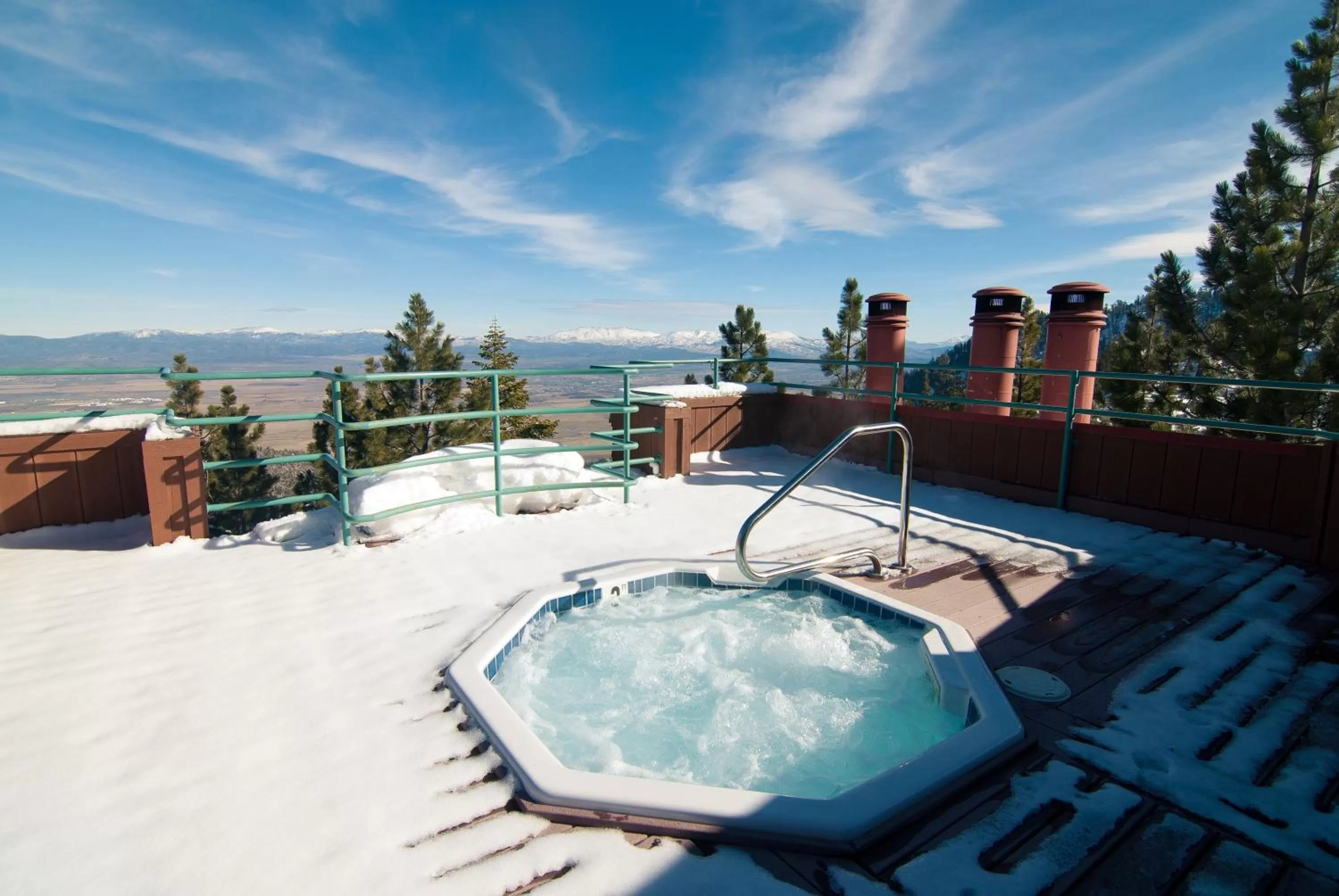 Hot Tub in The Ridge Sierra