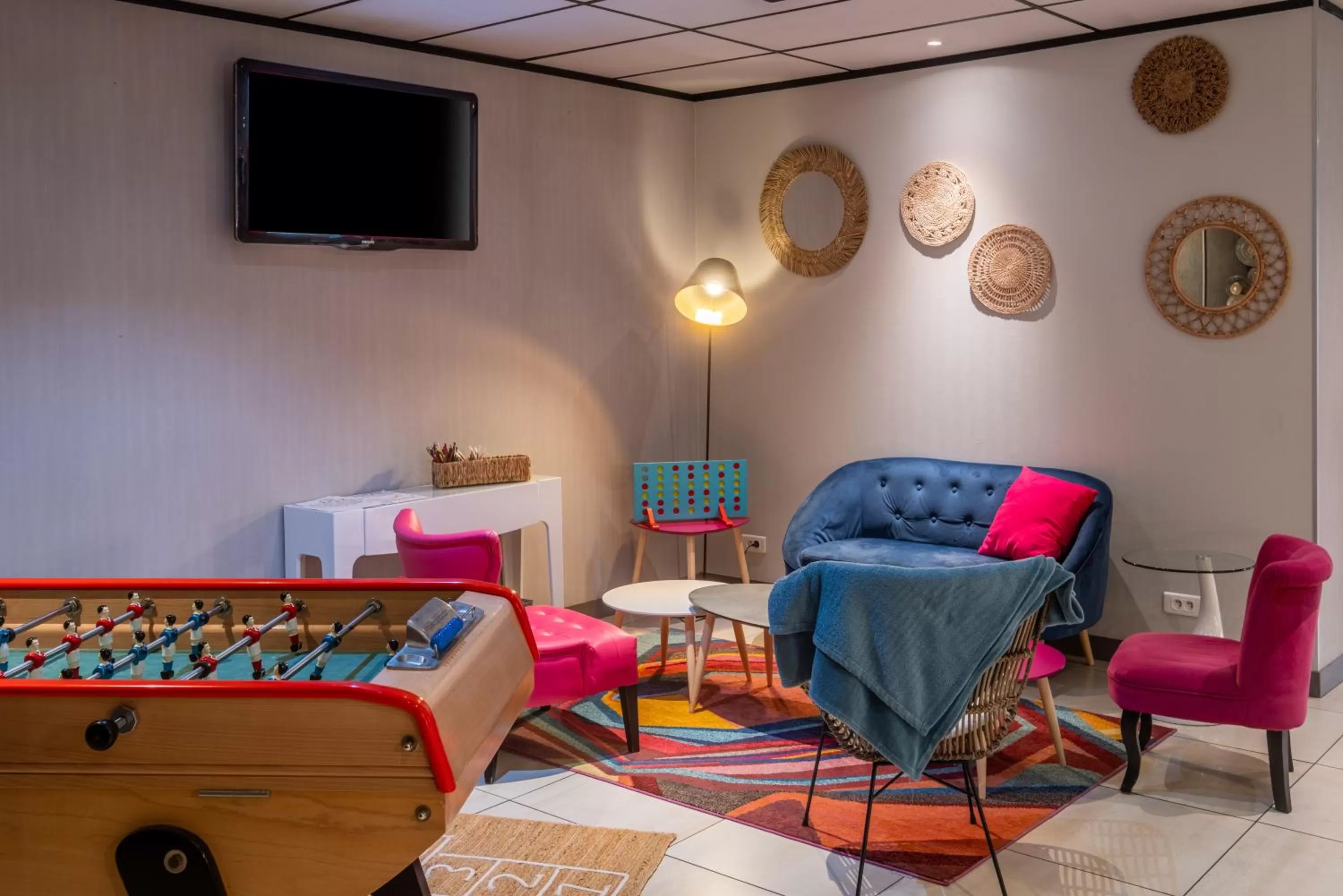 Seating area in ibis Styles Blois Centre Gare