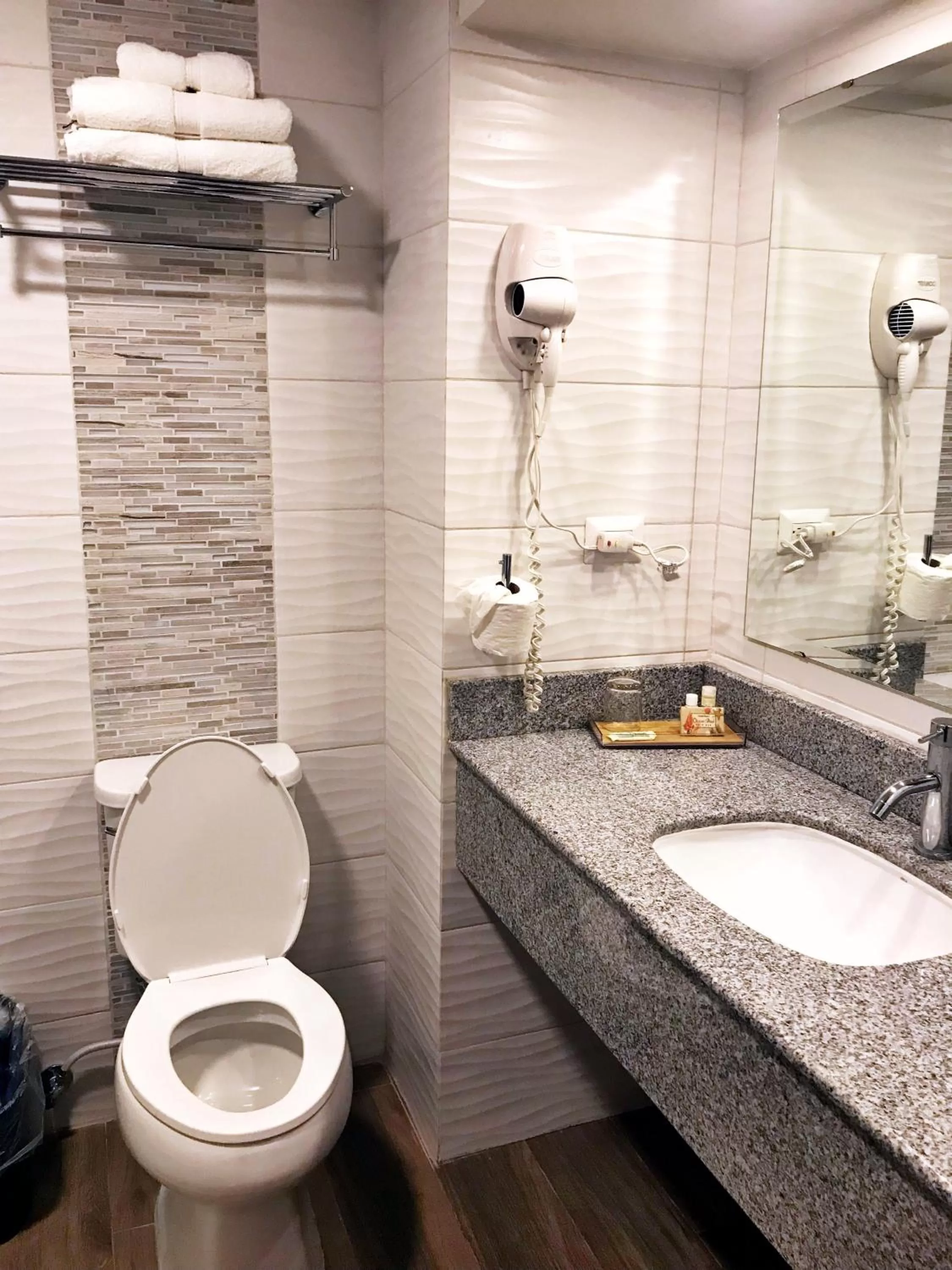 Toilet in Satama Hotel