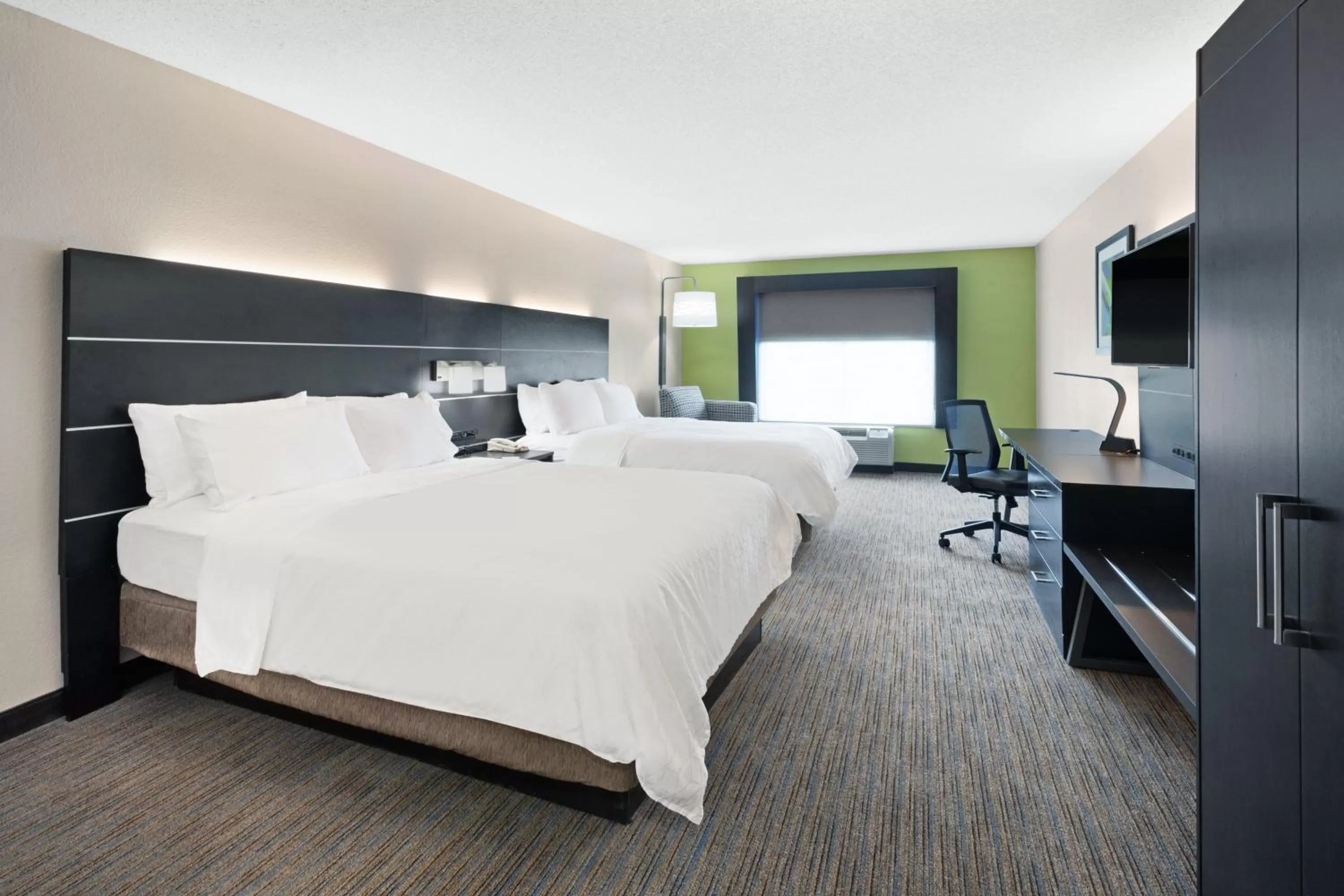 Photo of the whole room, Bed in Holiday Inn Express & Suites Culpeper by IHG