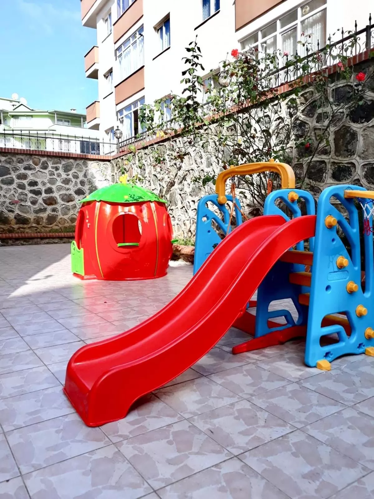 Children play ground, Children's Play Area in The Twins Apartmens