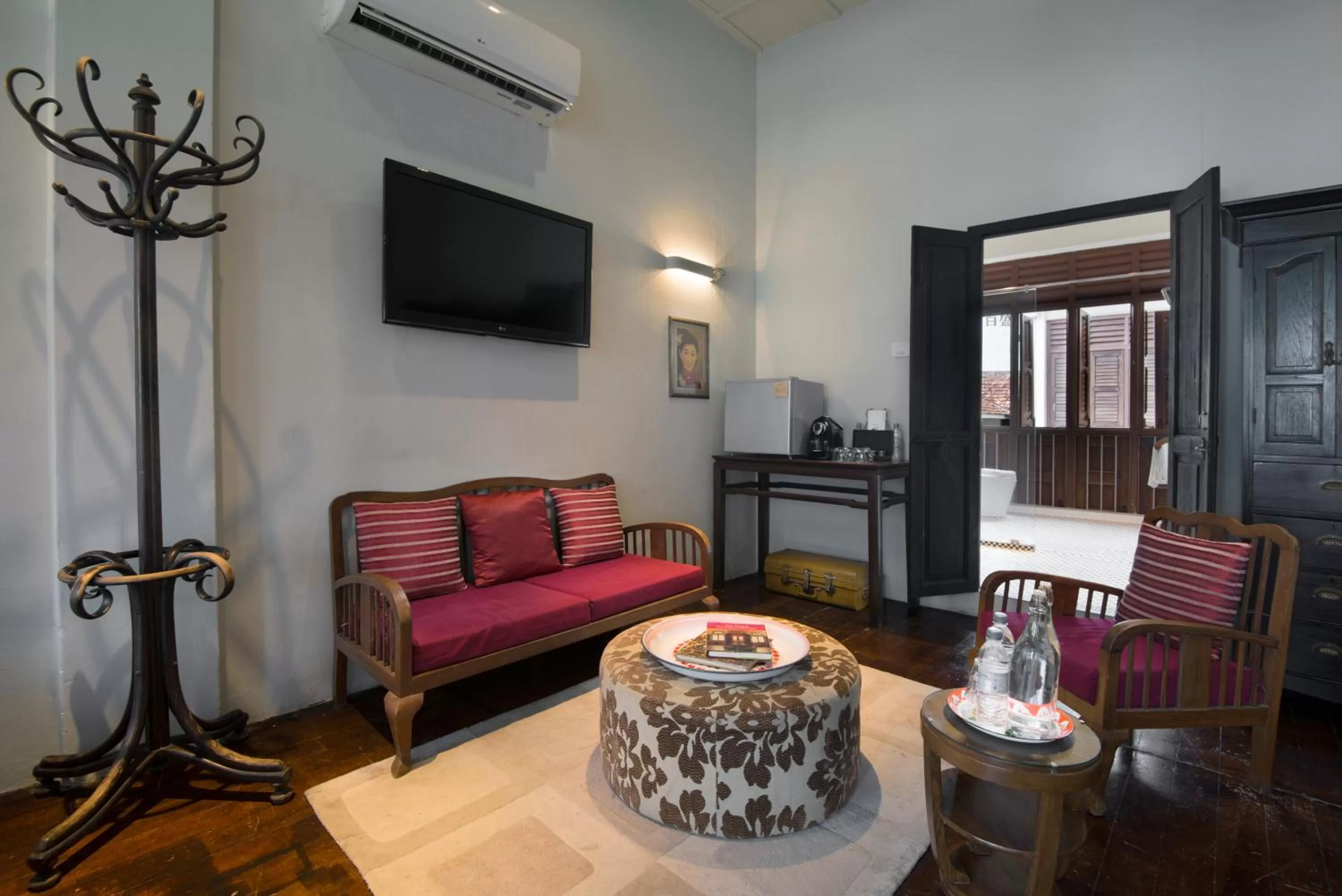 Shower in Noordin Mews