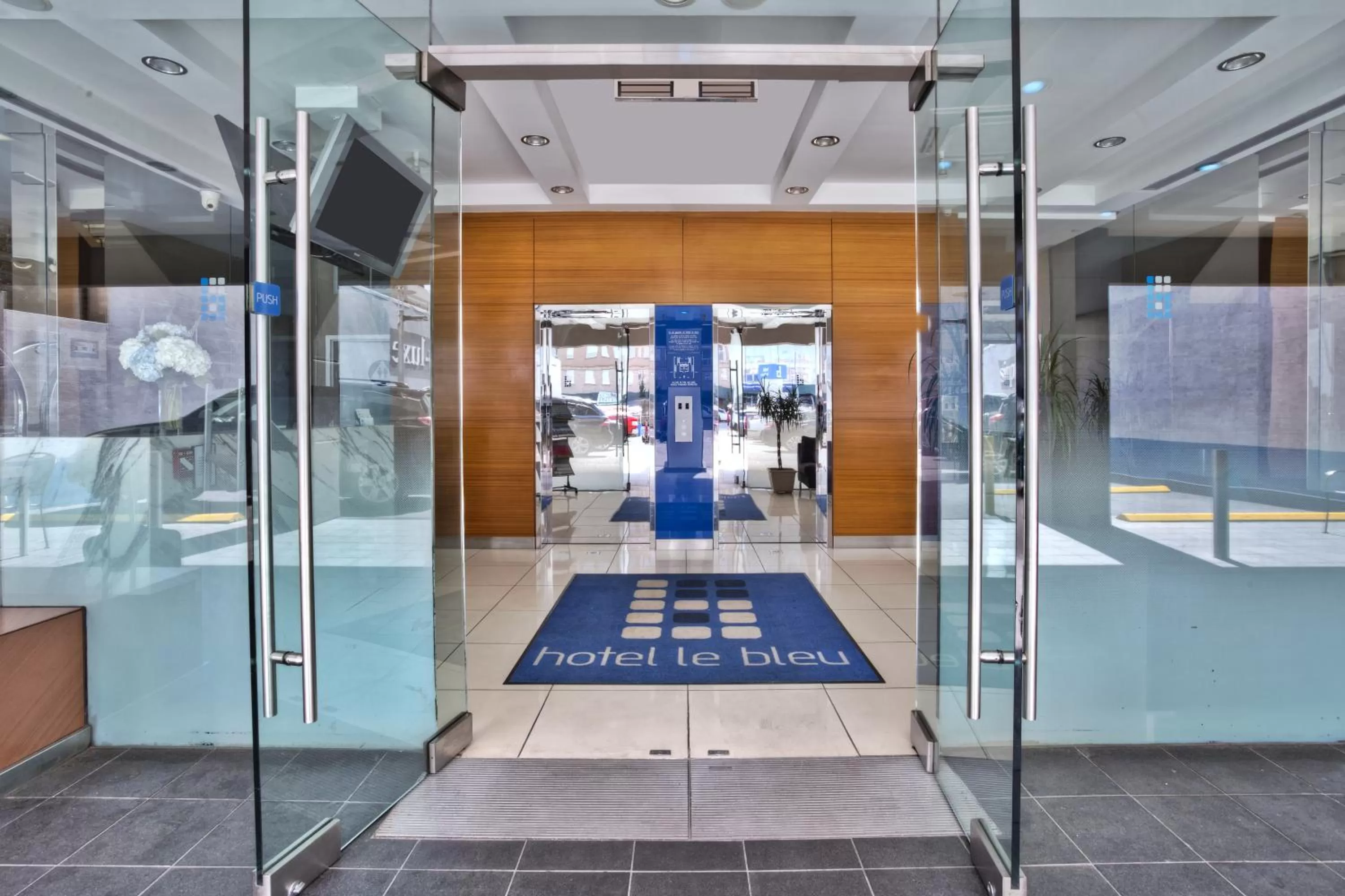 Facade/entrance in Hotel Le Bleu