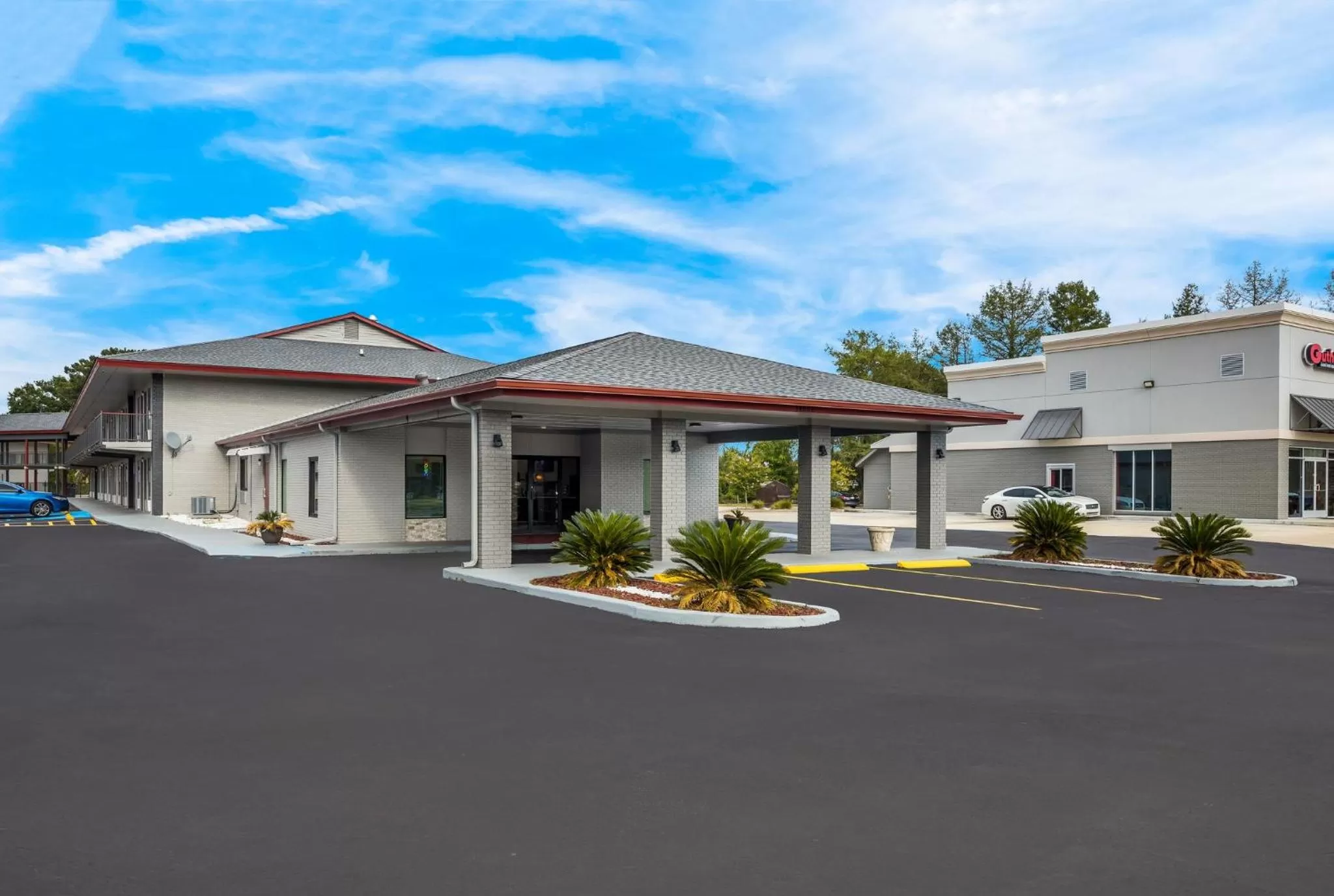 Property building in Red Roof Inn & Suites Thomasville