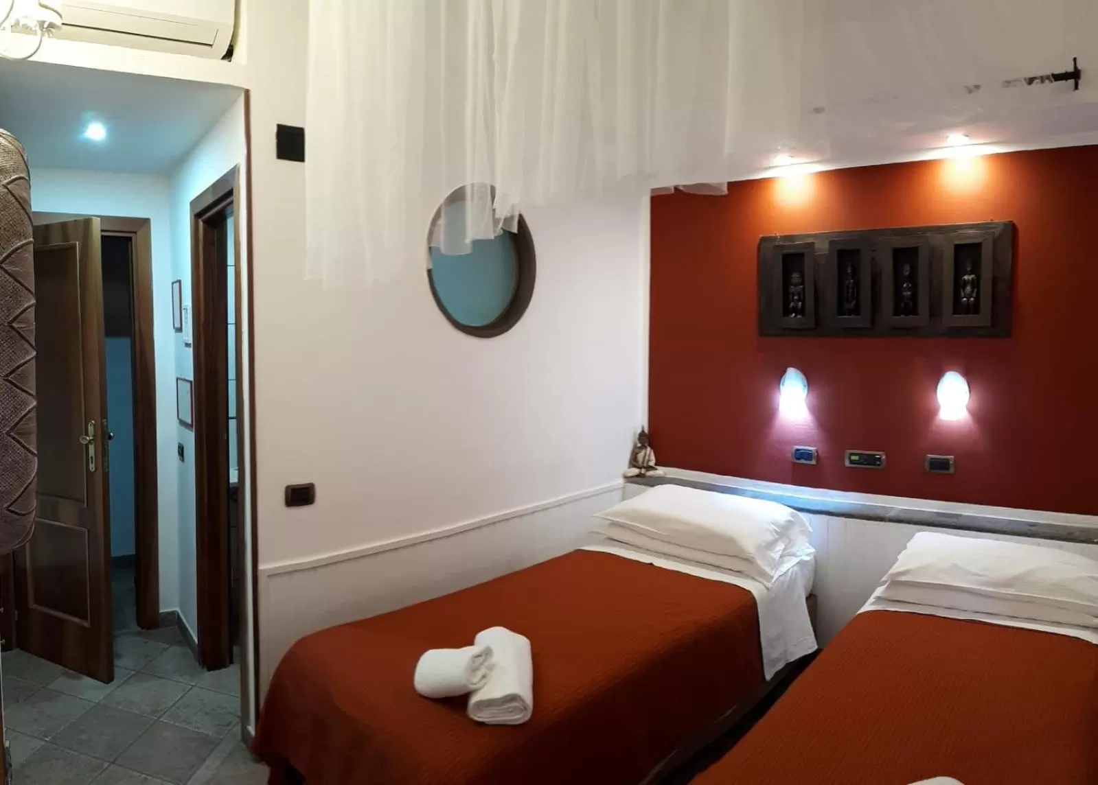 Photo of the whole room, Bed in Hotel Europeo Napoli