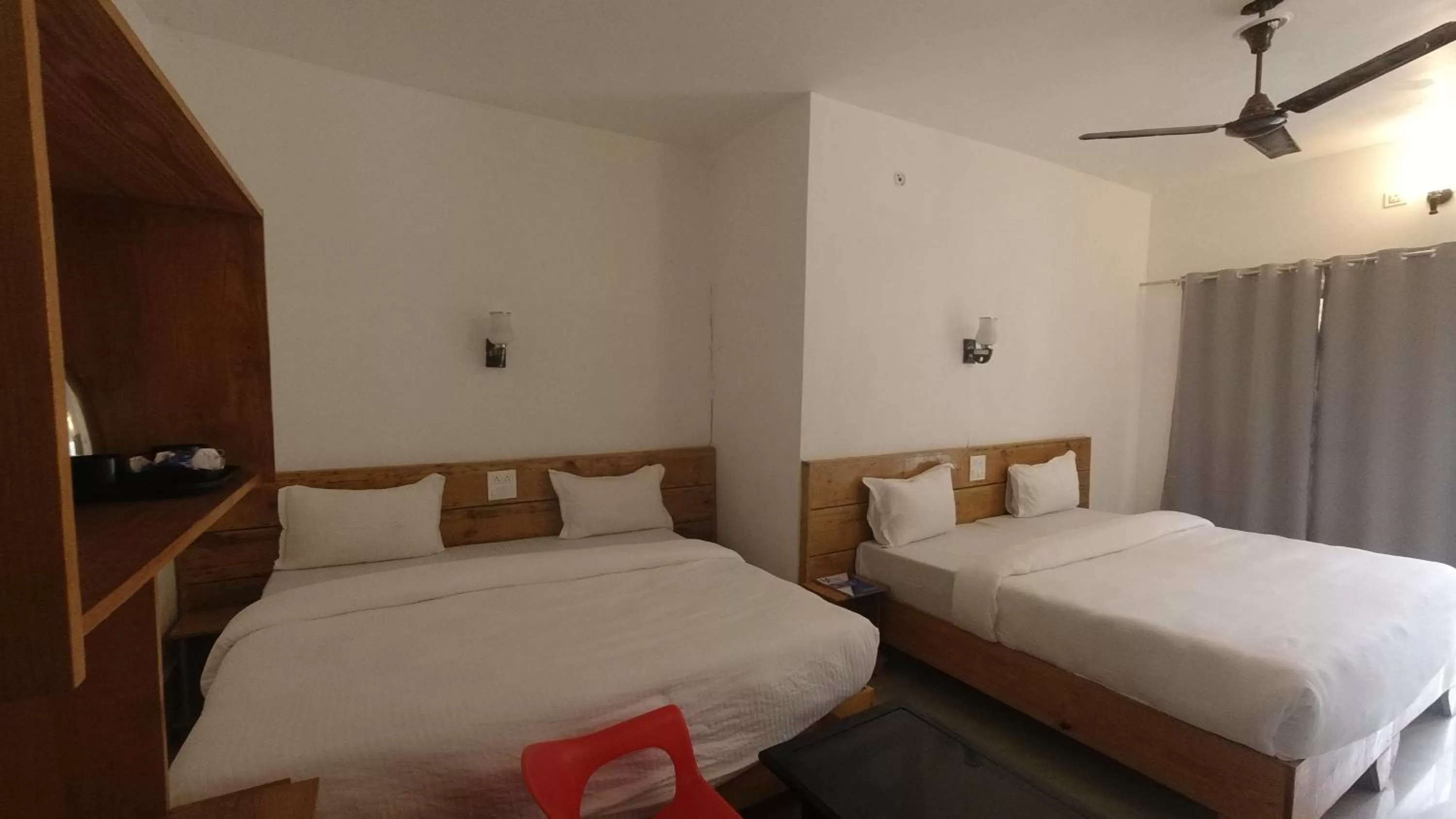 Bed in H7 Stay On The Ganges, Yoga & Spa Resort, Rishikesh