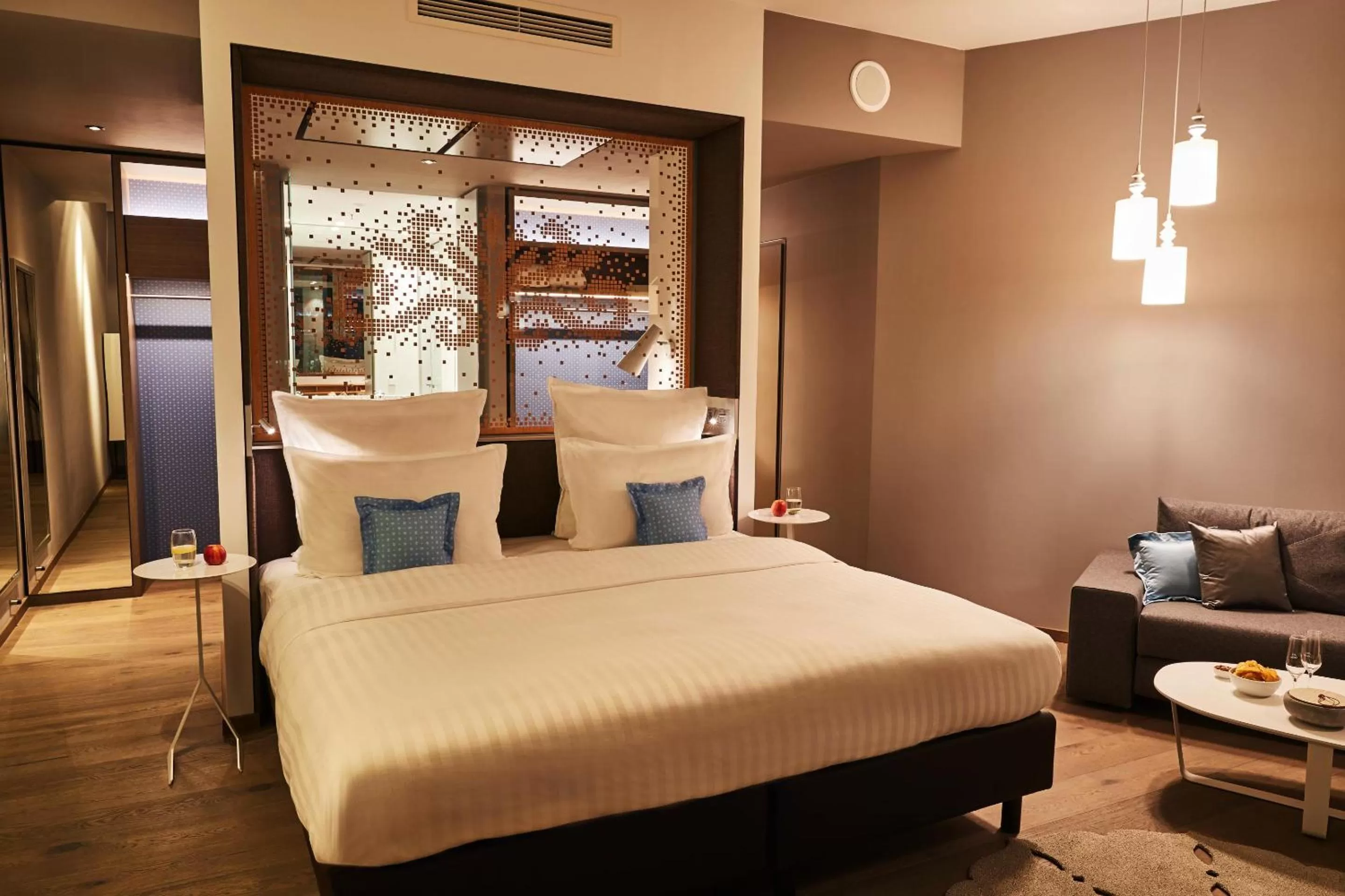 Bed in Steigenberger Hotel München