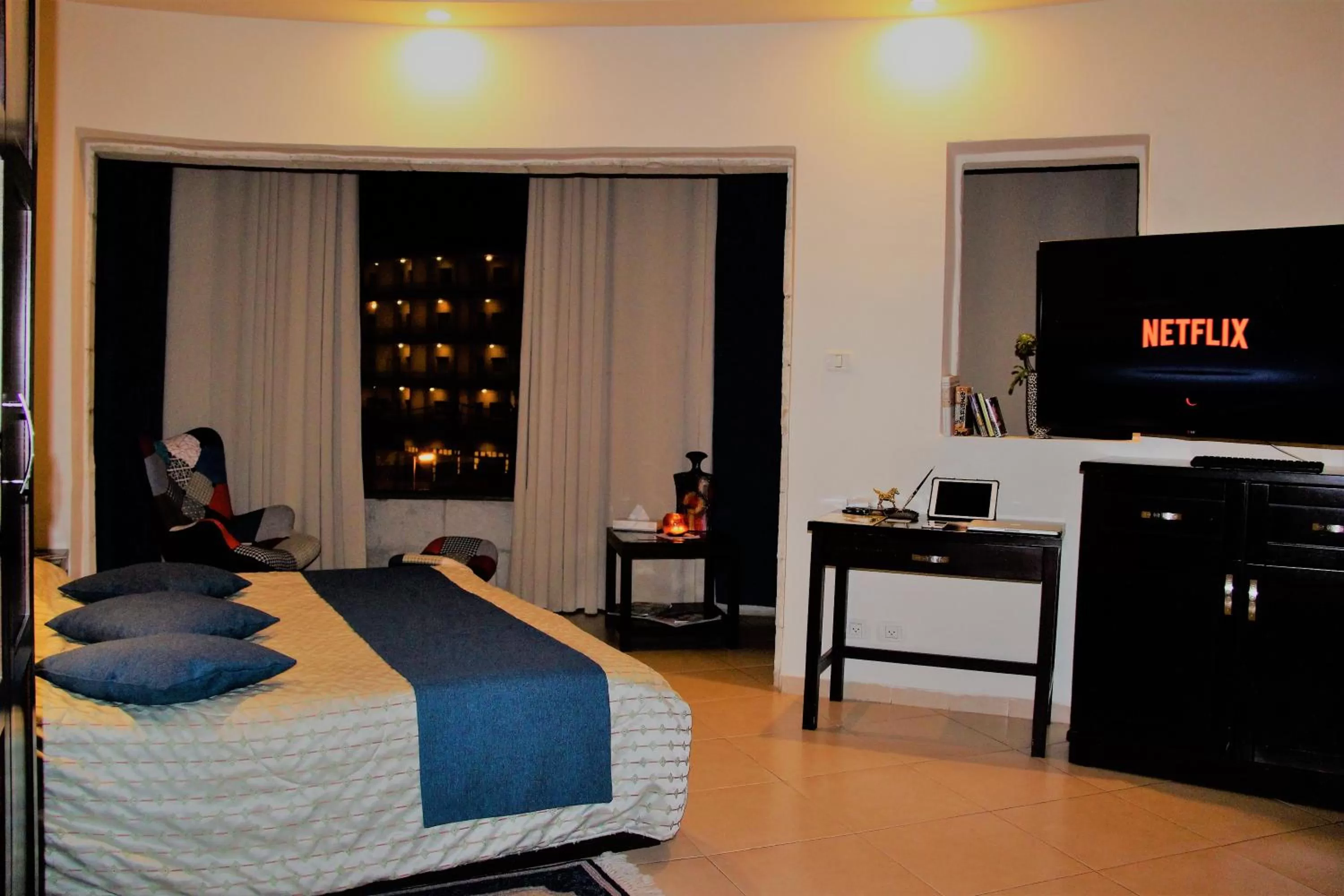 TV and multimedia, Bed in National Hotel - Jerusalem