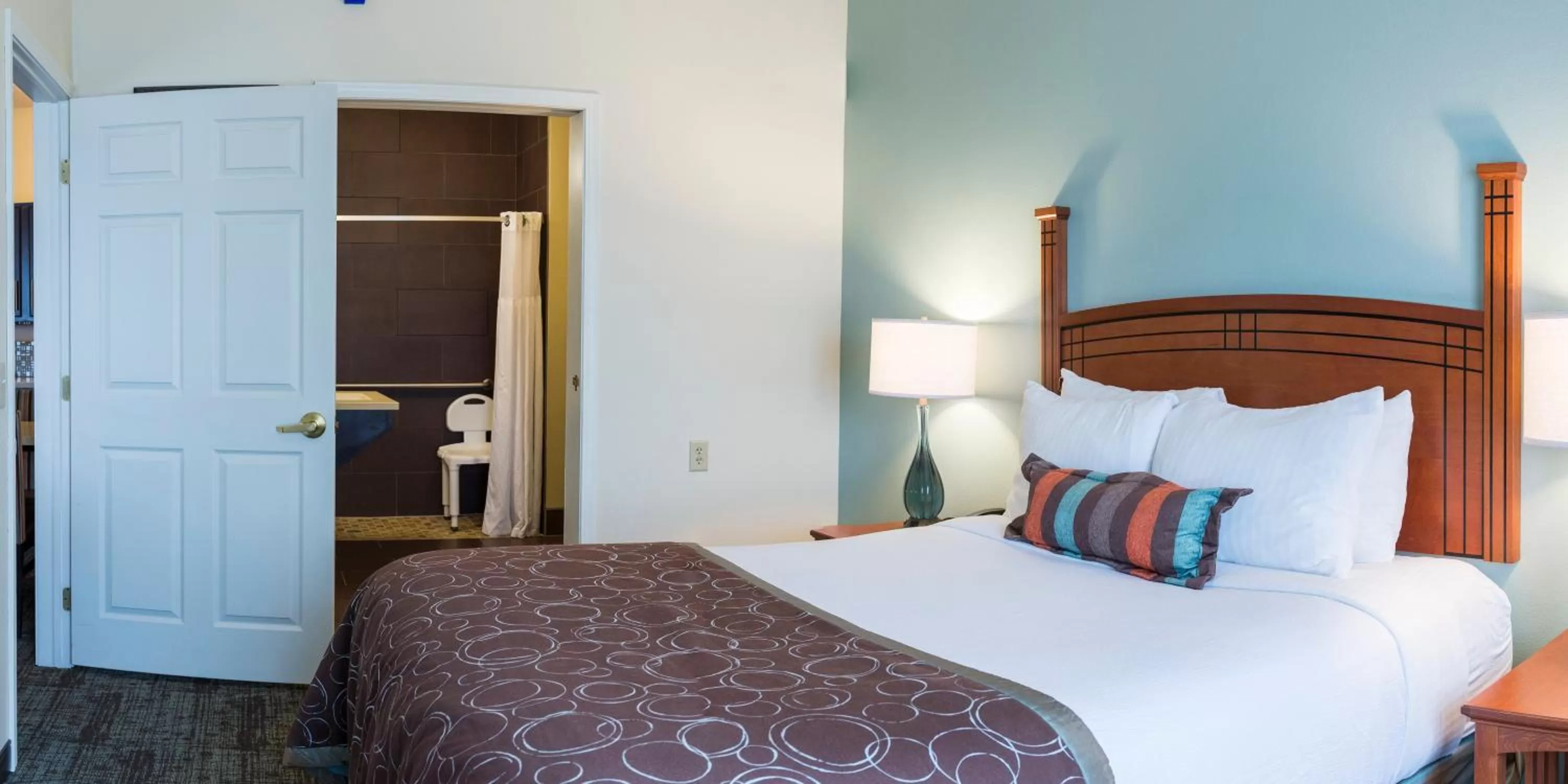 Photo of the whole room, Bed in Staybridge Suites Fargo by IHG