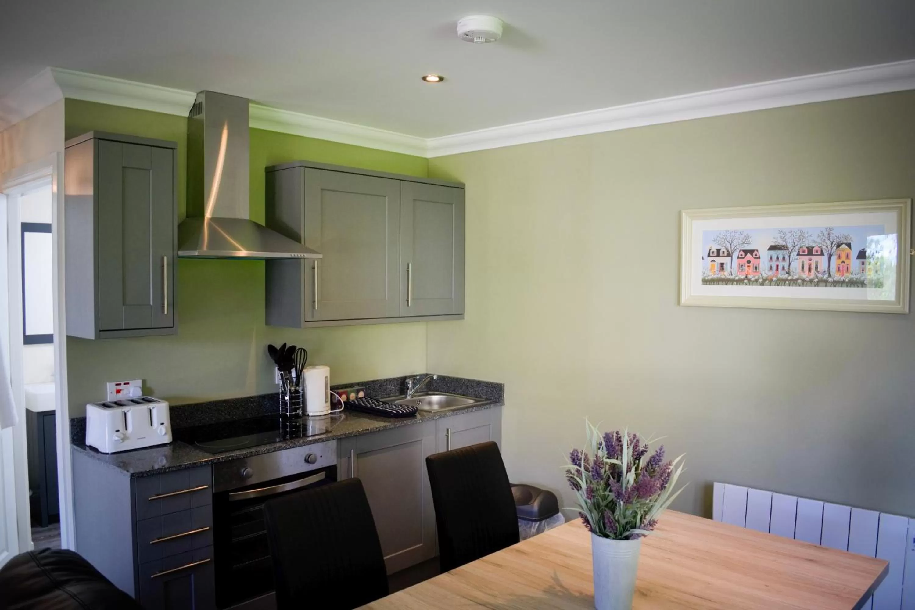 Kitchen or kitchenette in Inglewood House and Spa