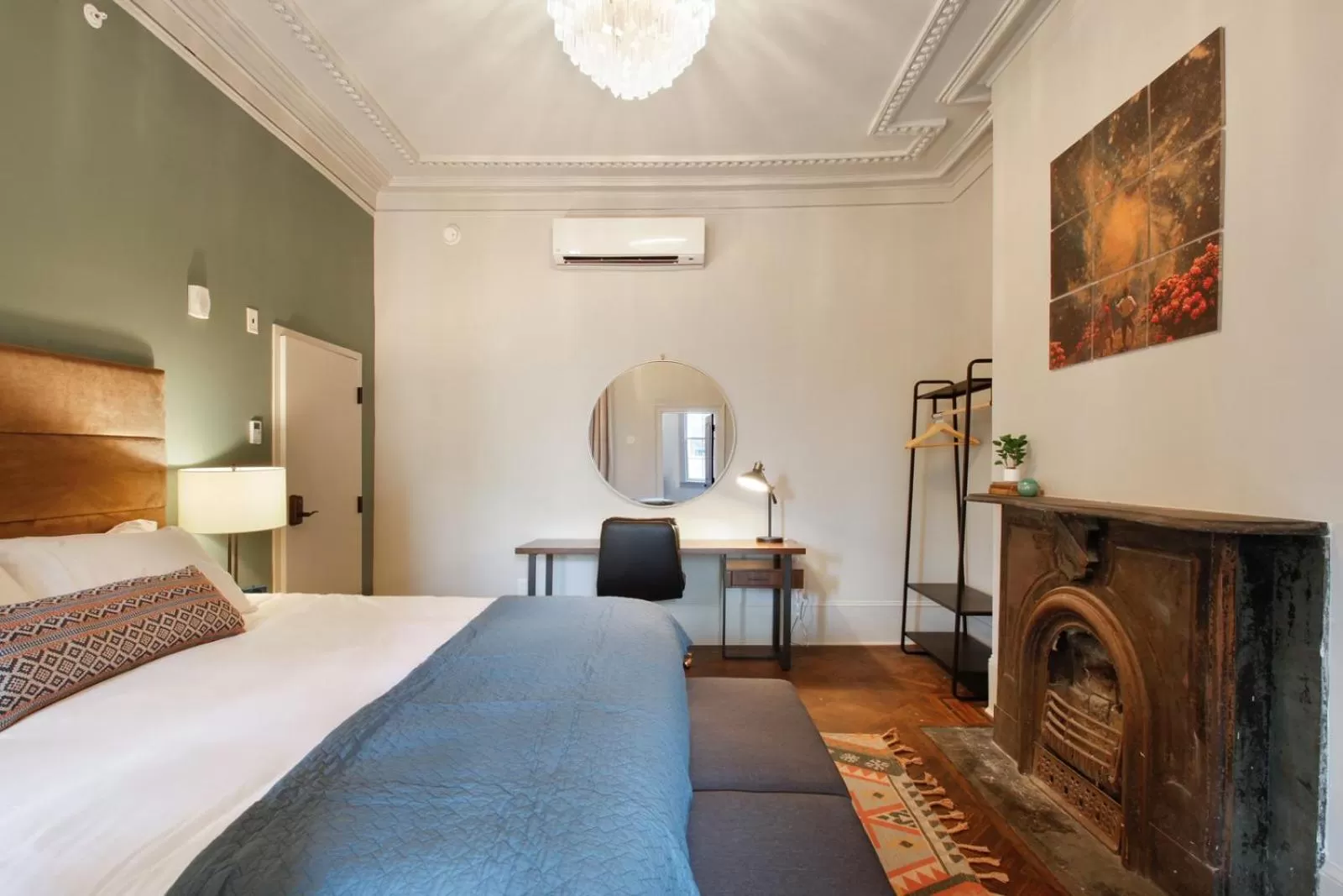 Bed in The Present Hotel