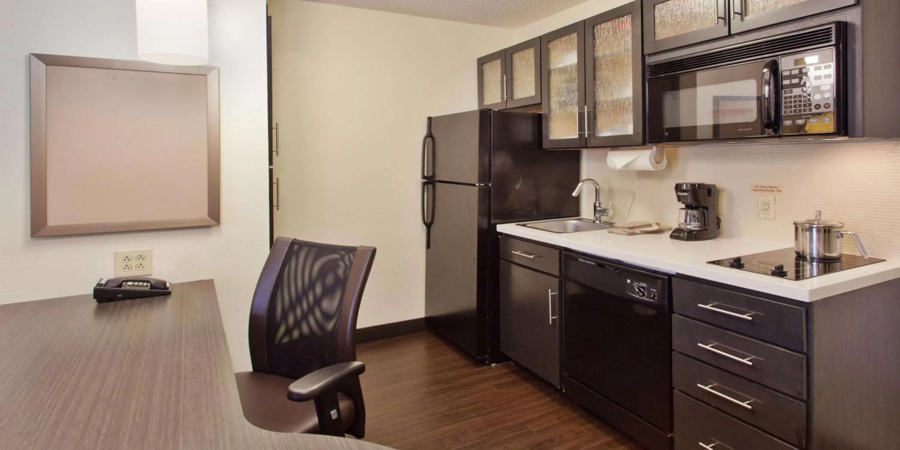 Kitchen or kitchenette in Sonesta Simply Suites Cleveland North Olmsted Airport