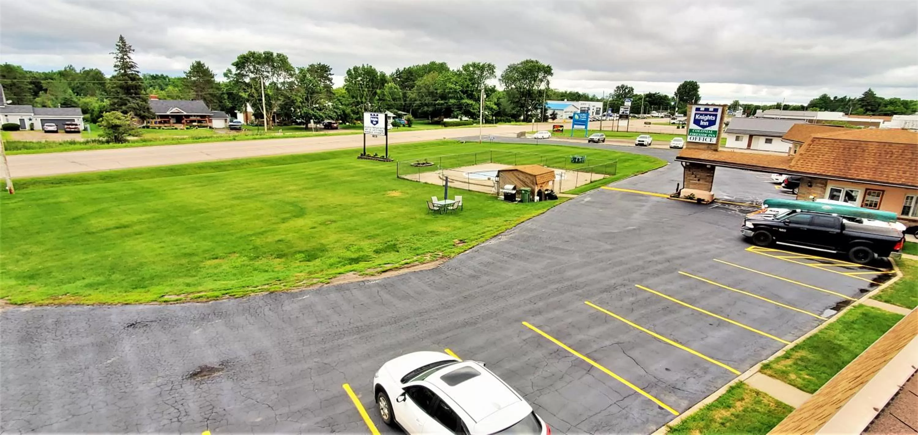 Property building in Knights Inn Colonial Fireside Inn