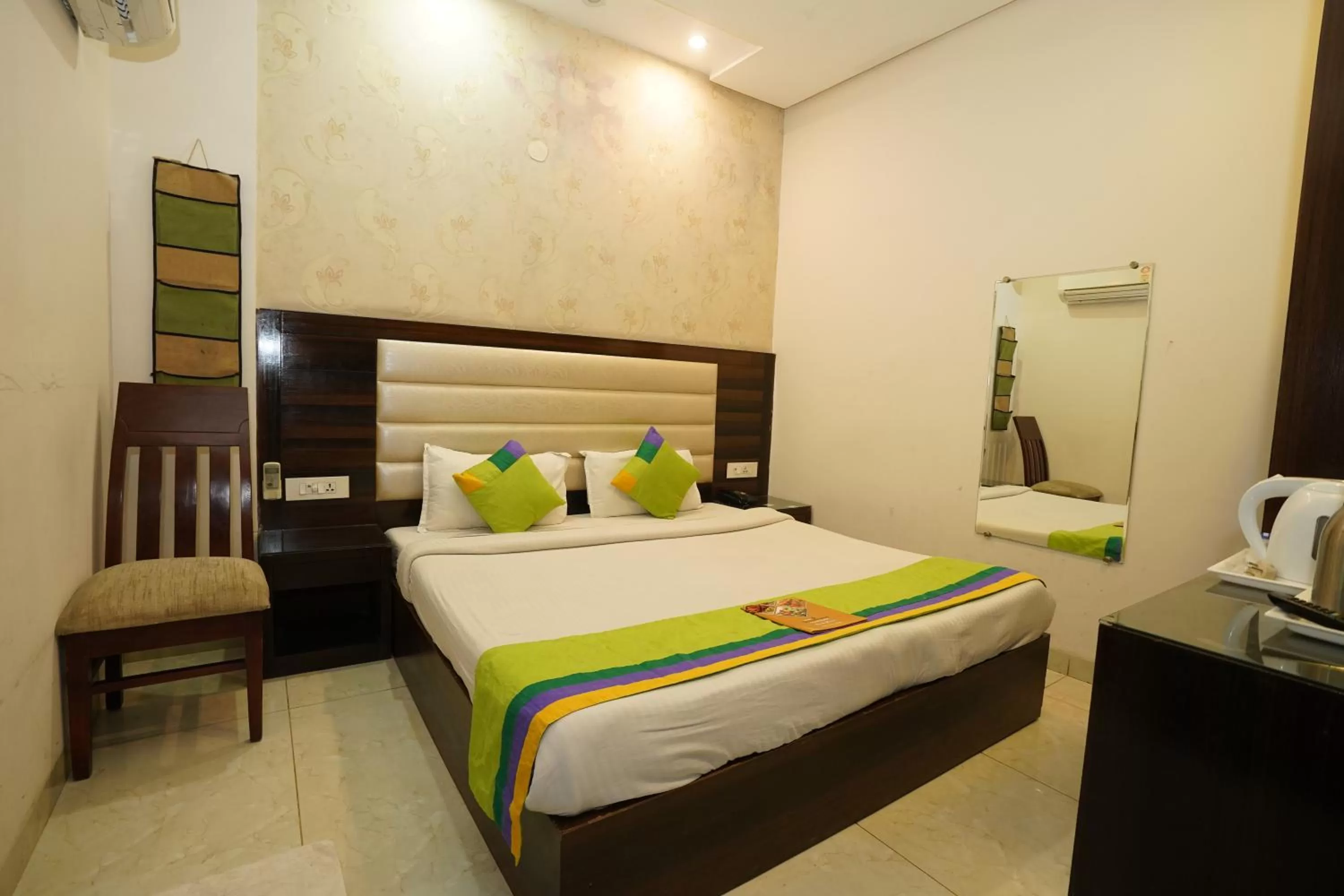 Bedroom, Bed in Hotel Dreamland Chandigarh