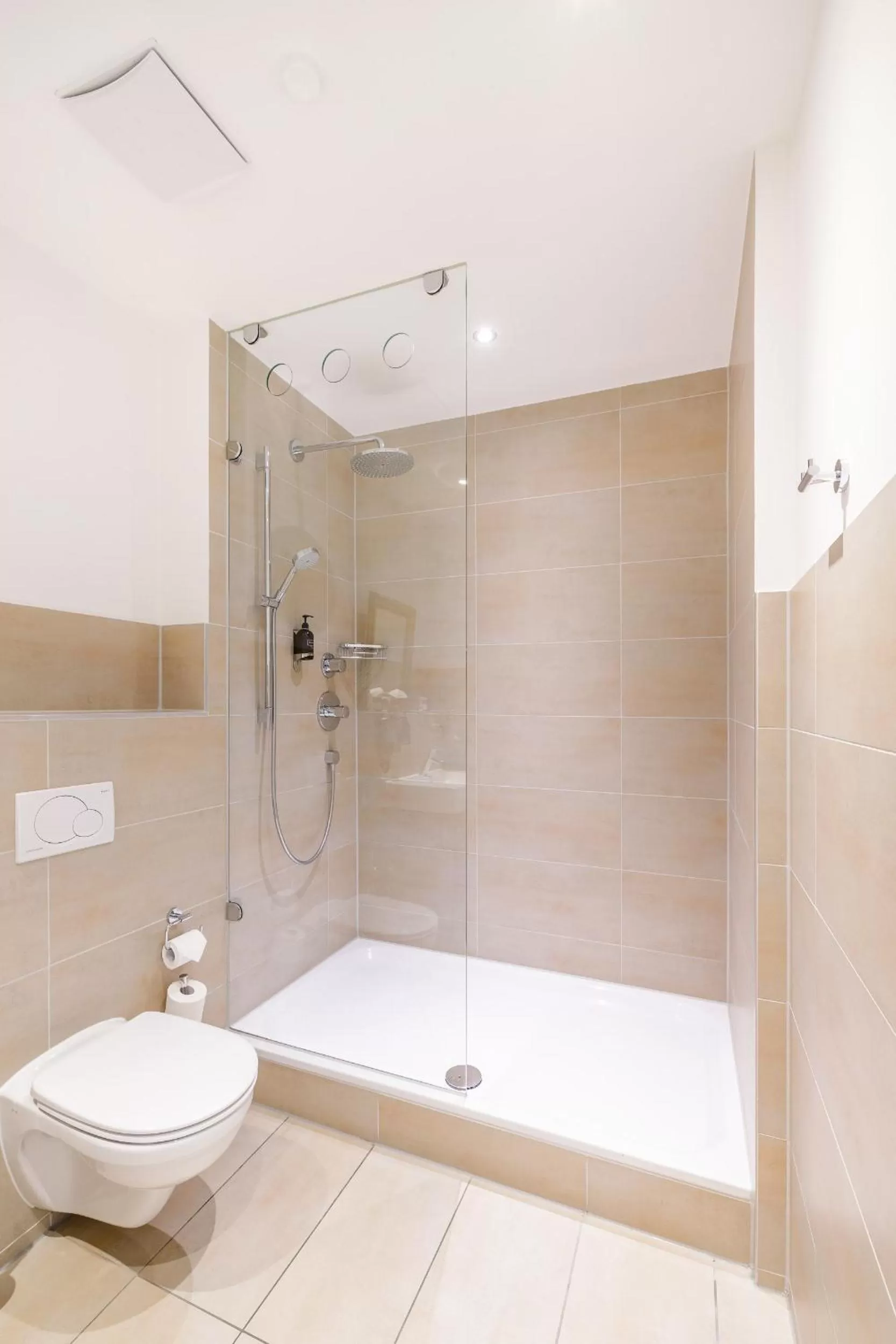 Bathroom in Chin-Chin Hotel ehemals Bohemian Hotel